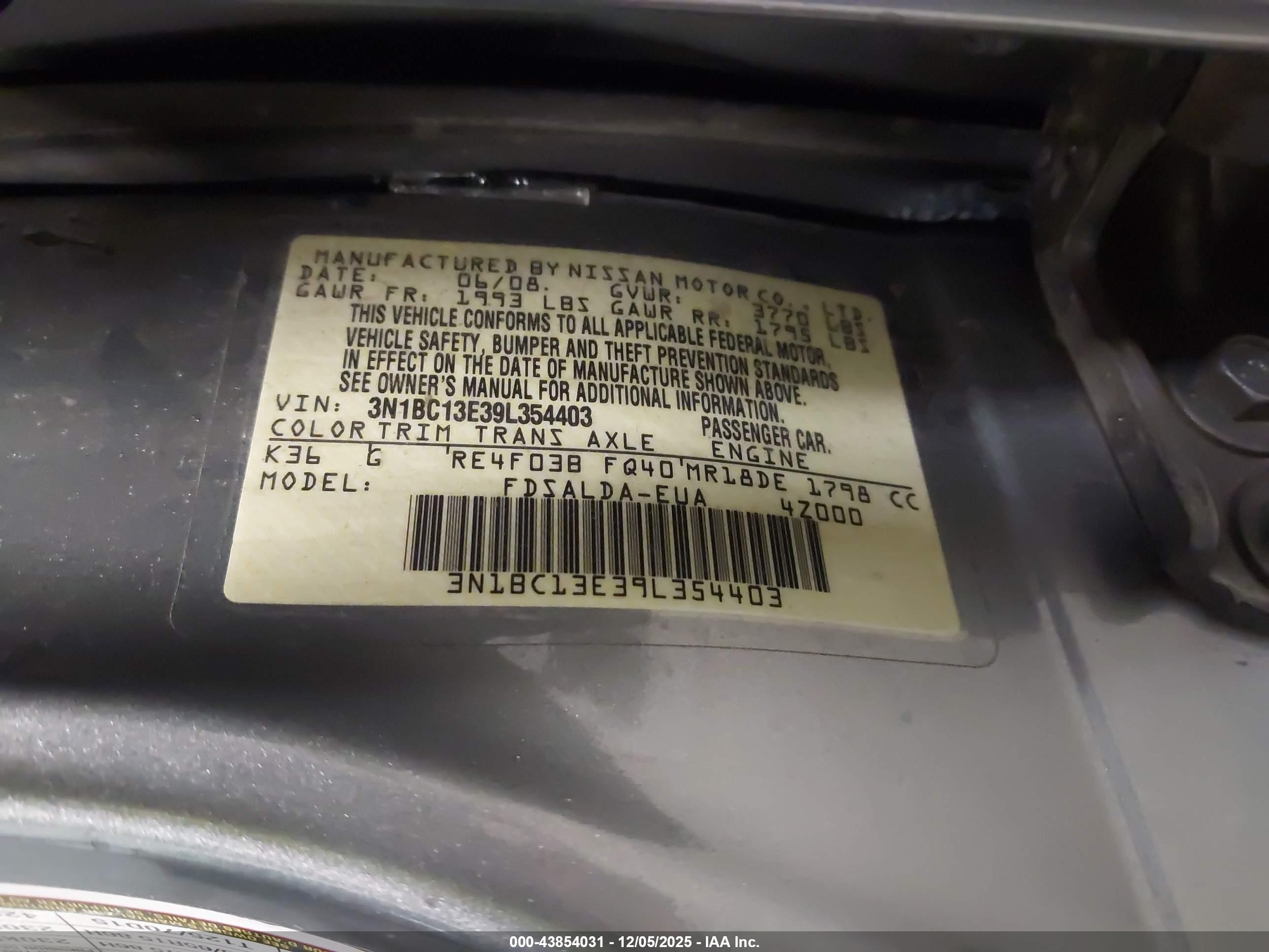 NISSAN VERSA image 9