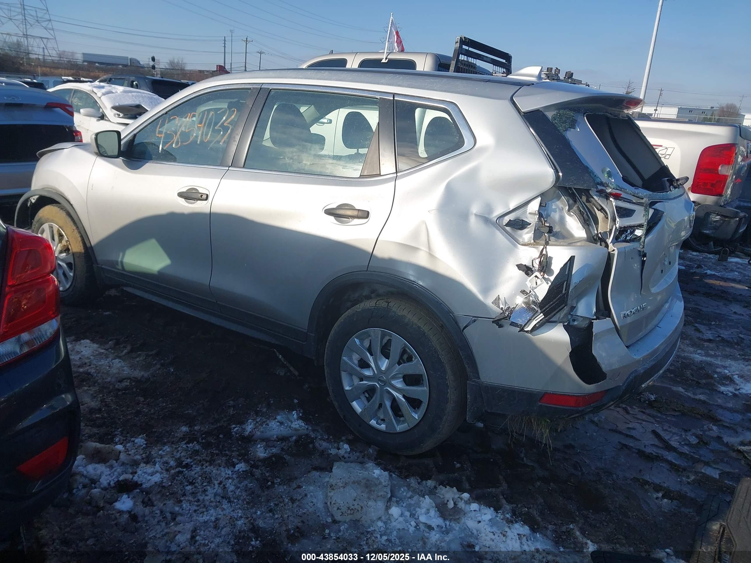 NISSAN ROGUE image 3