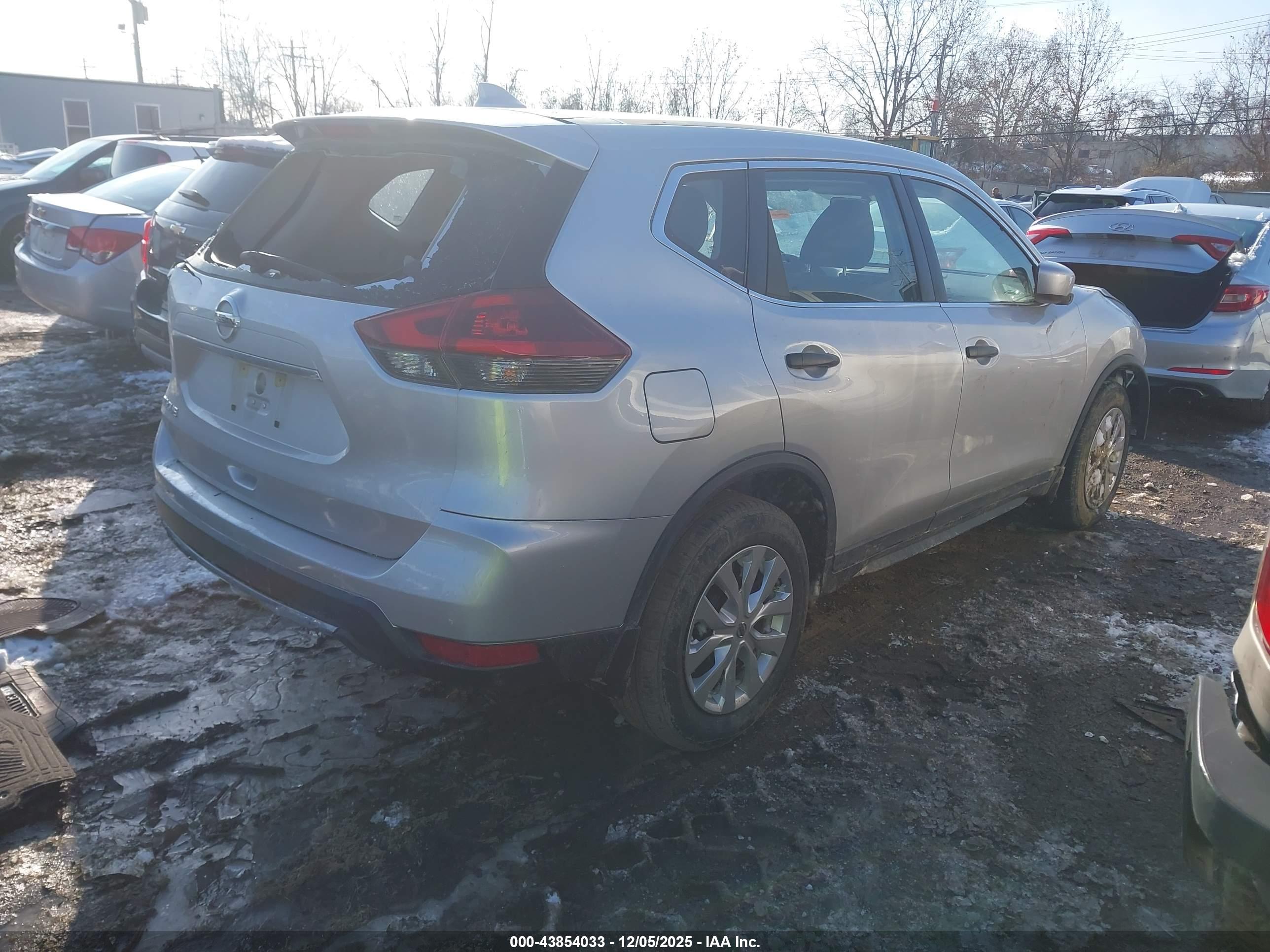 NISSAN ROGUE image 4