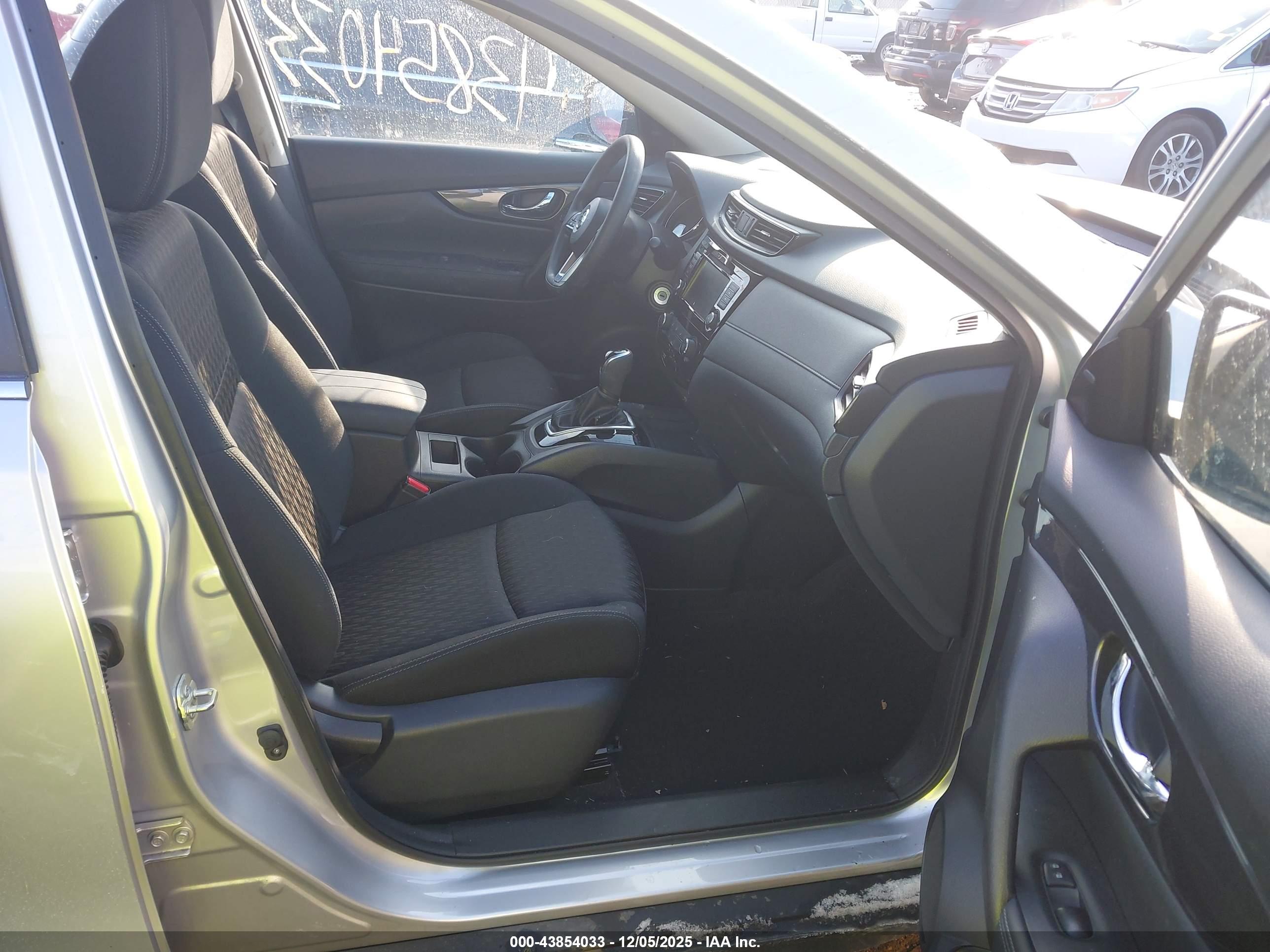 NISSAN ROGUE image 5