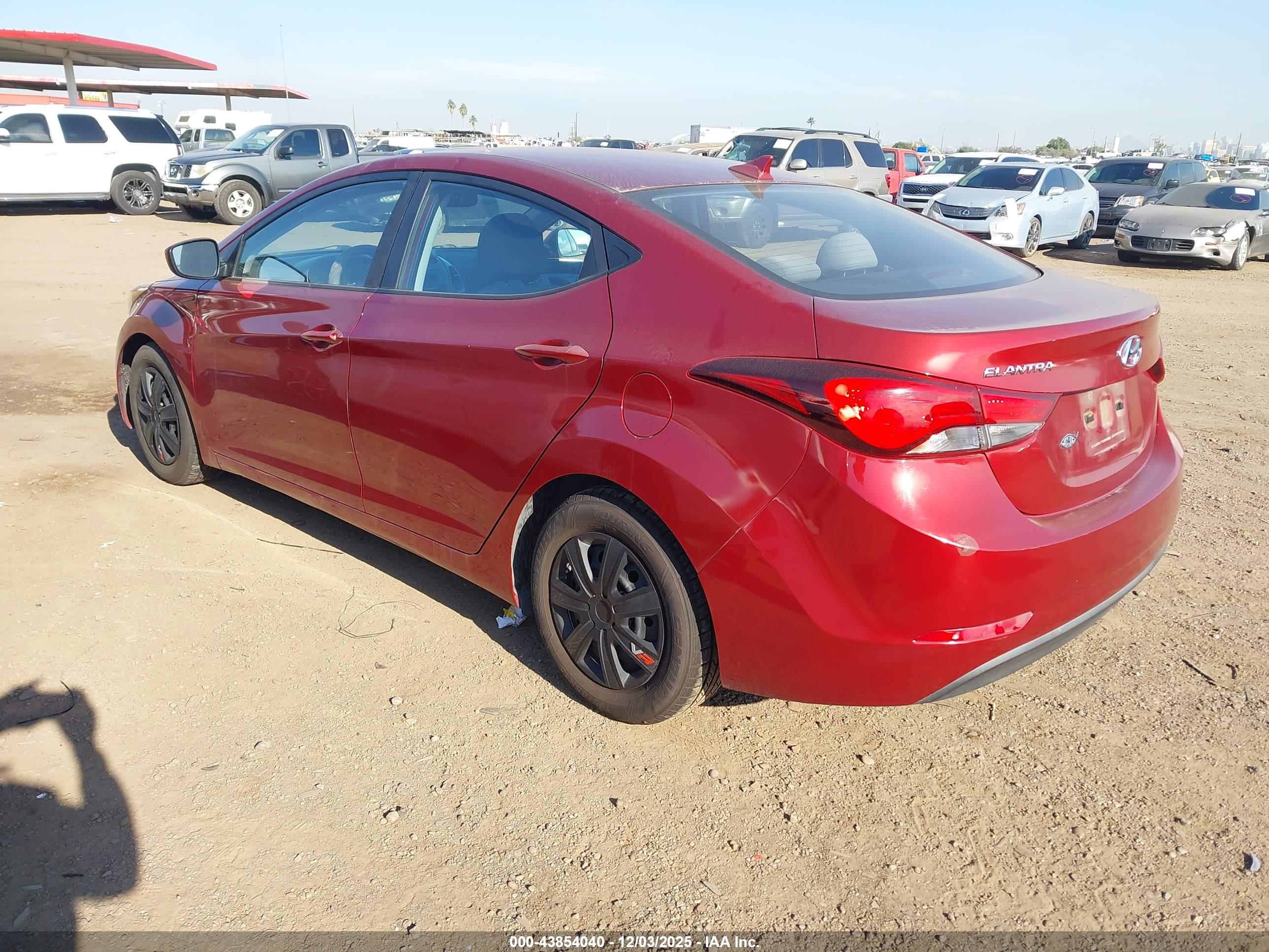 HYUNDAI ELANTRA image 3