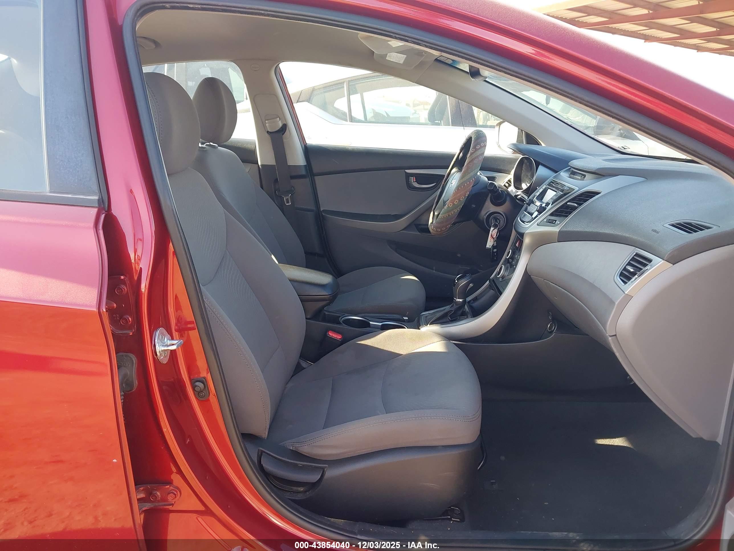 HYUNDAI ELANTRA image 5