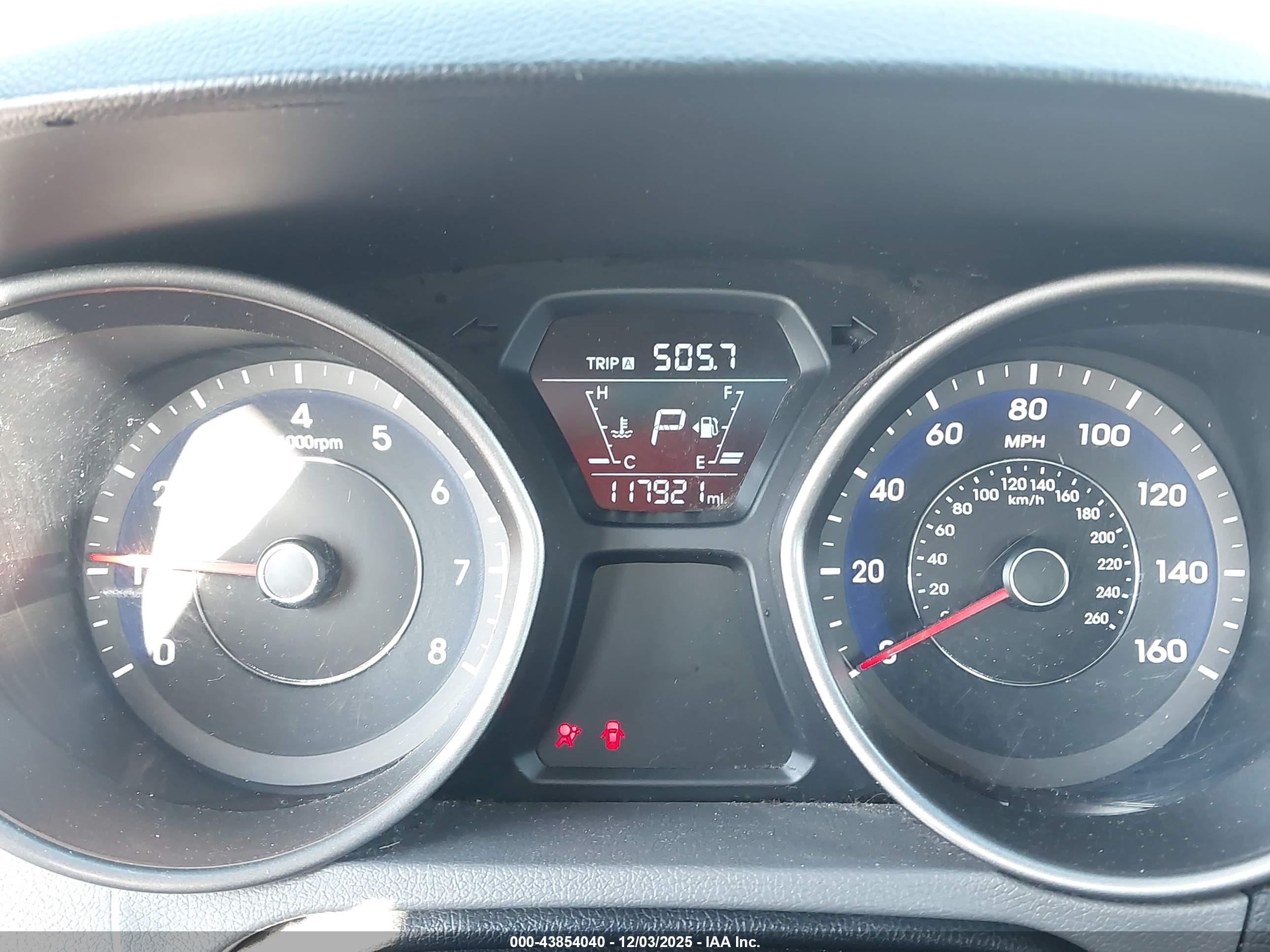 HYUNDAI ELANTRA image 7