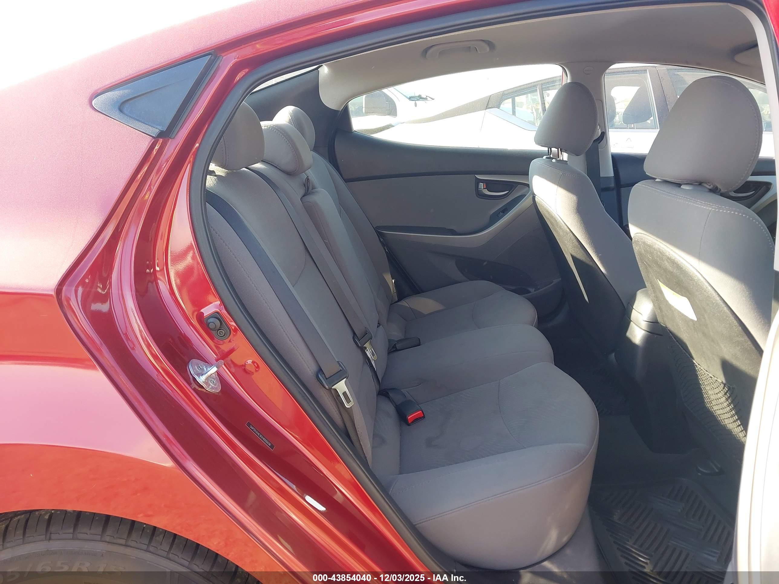 HYUNDAI ELANTRA image 8