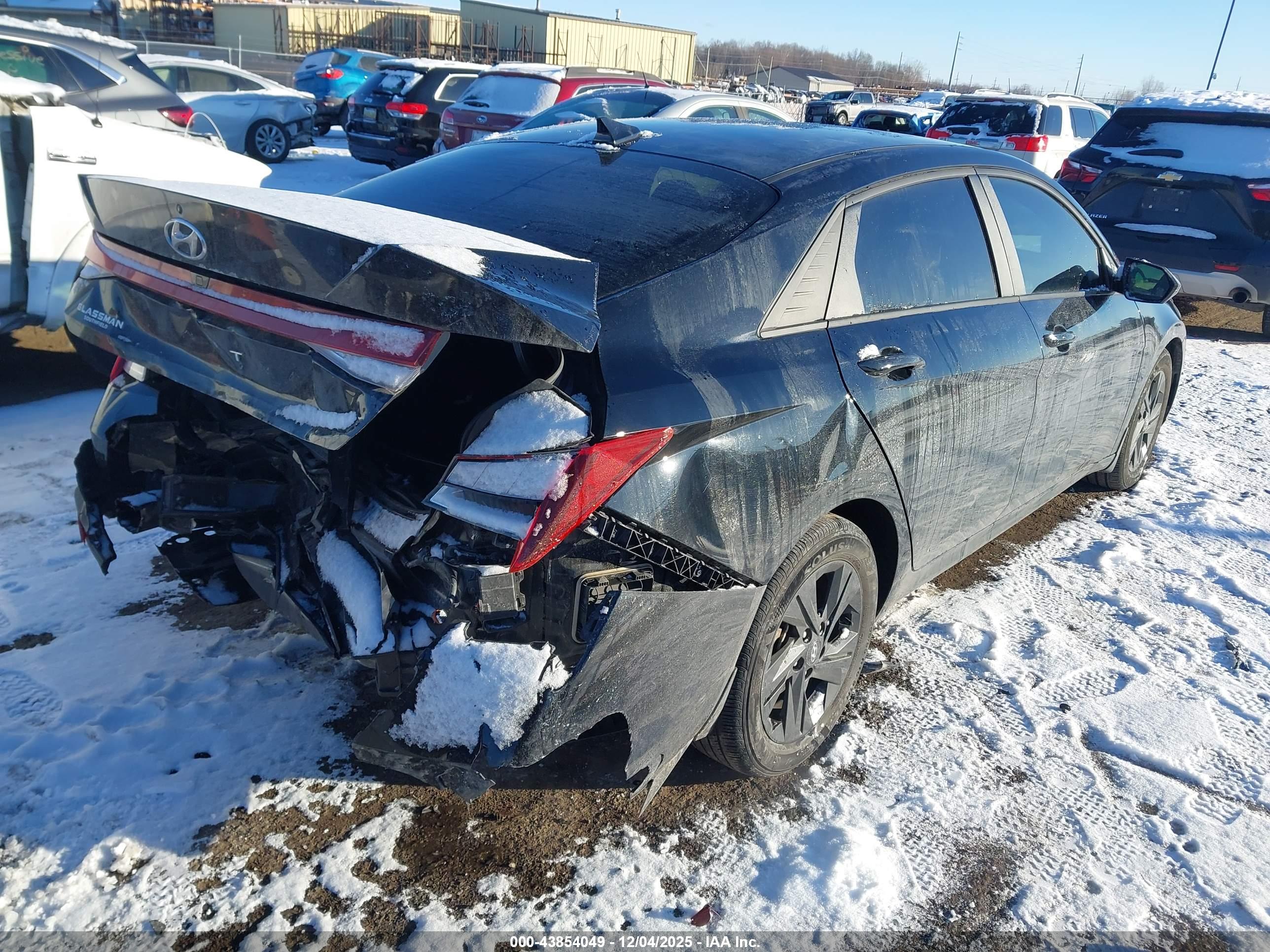 HYUNDAI ELANTRA image 4