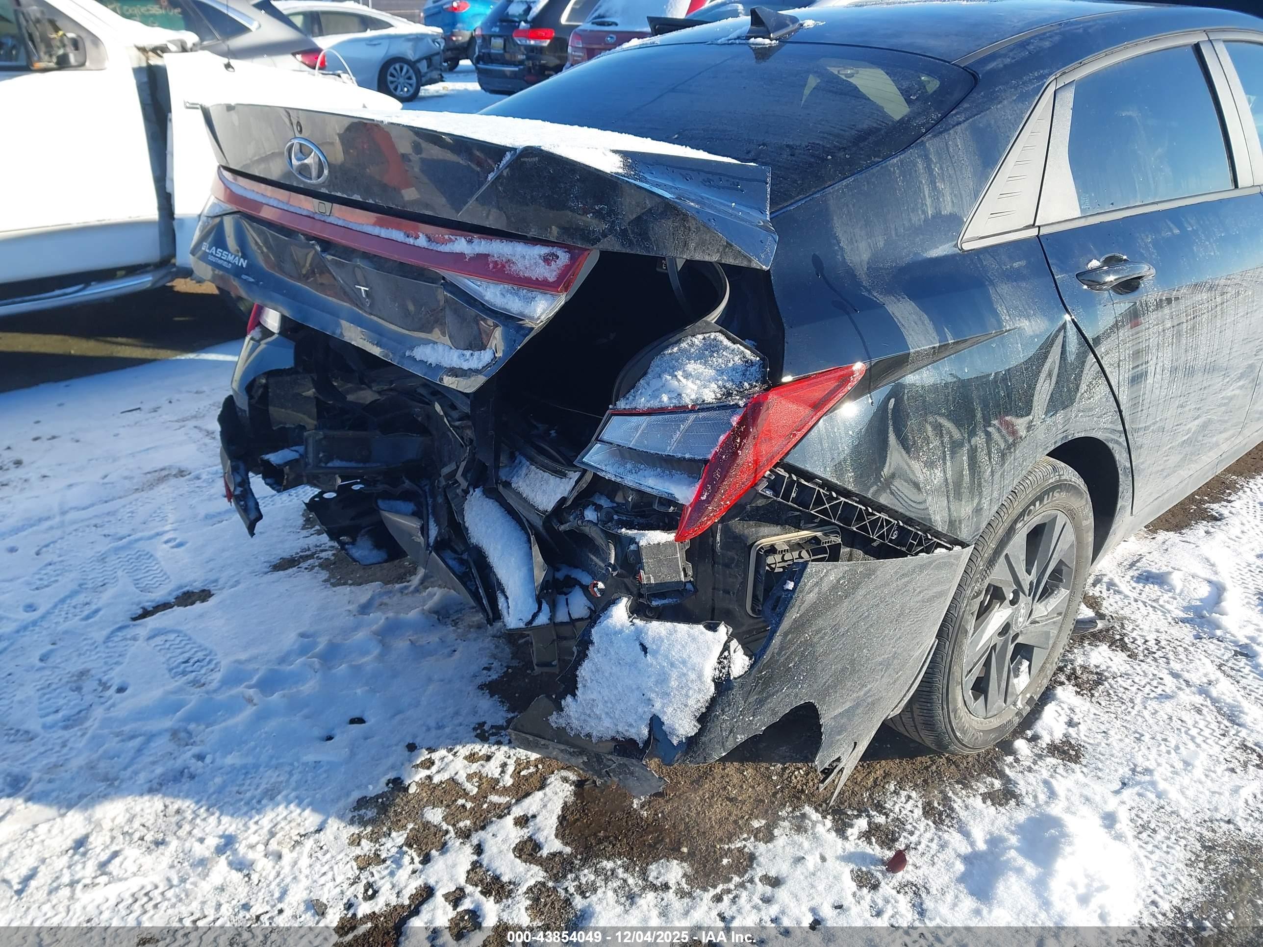HYUNDAI ELANTRA image 6