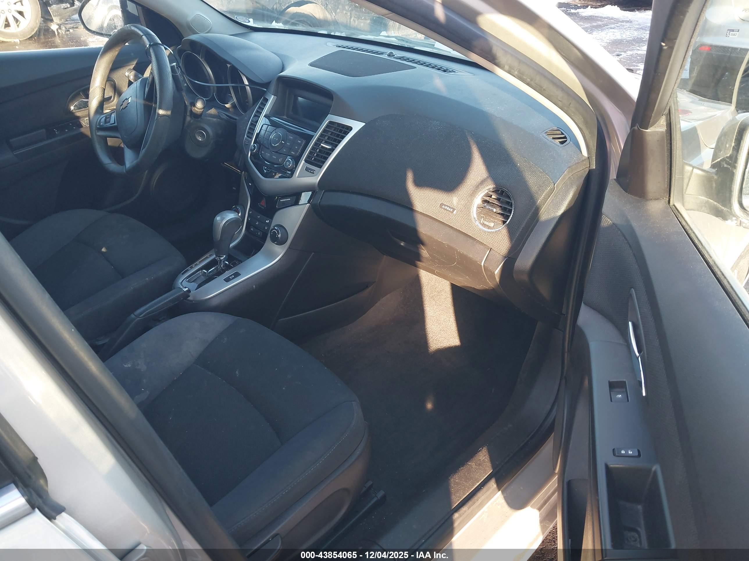 CHEVROLET CRUZE image 5