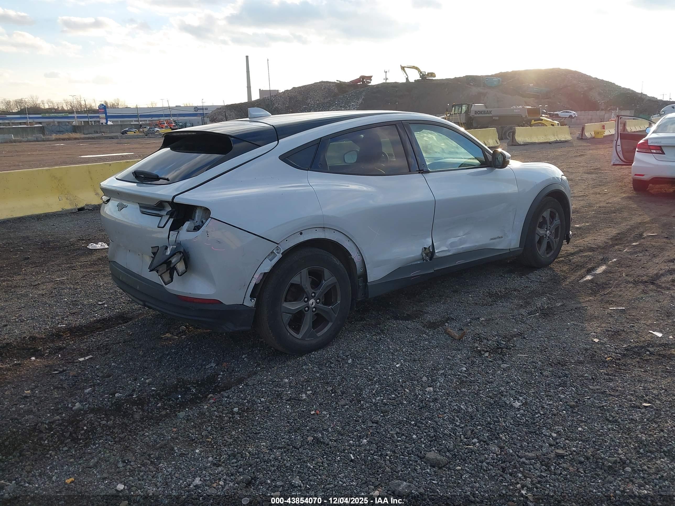 FORD MUSTANG image 4