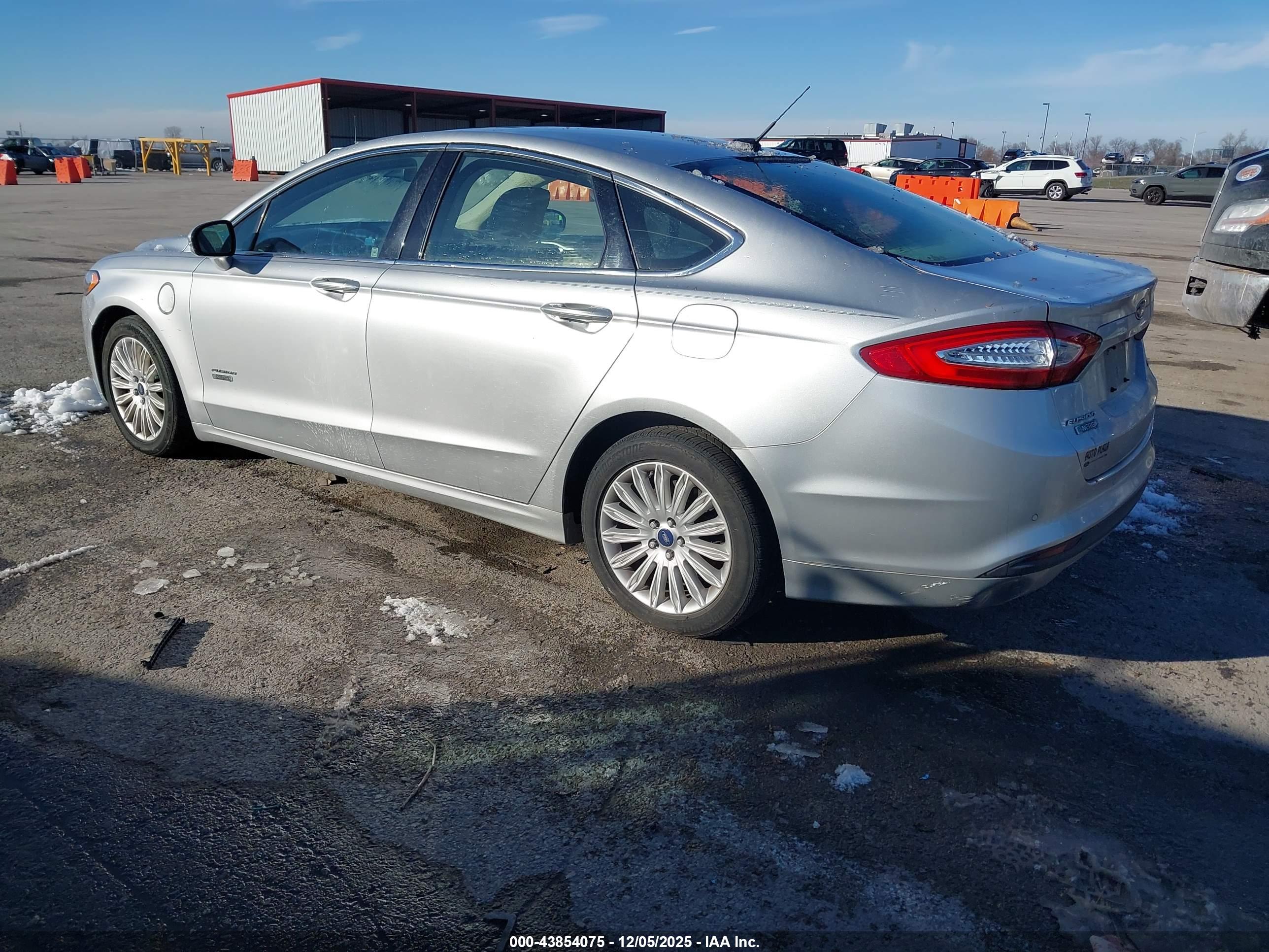 FORD FUSION image 3