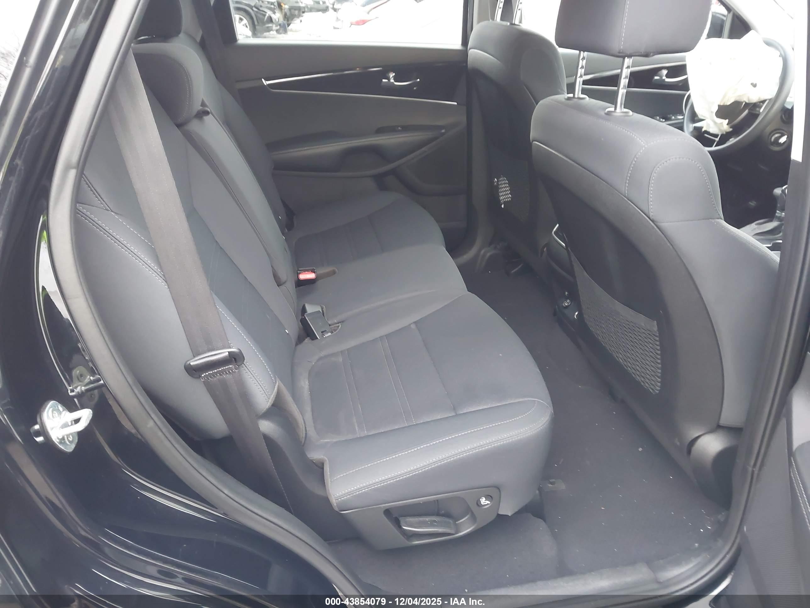 KIA SORENTO image 8