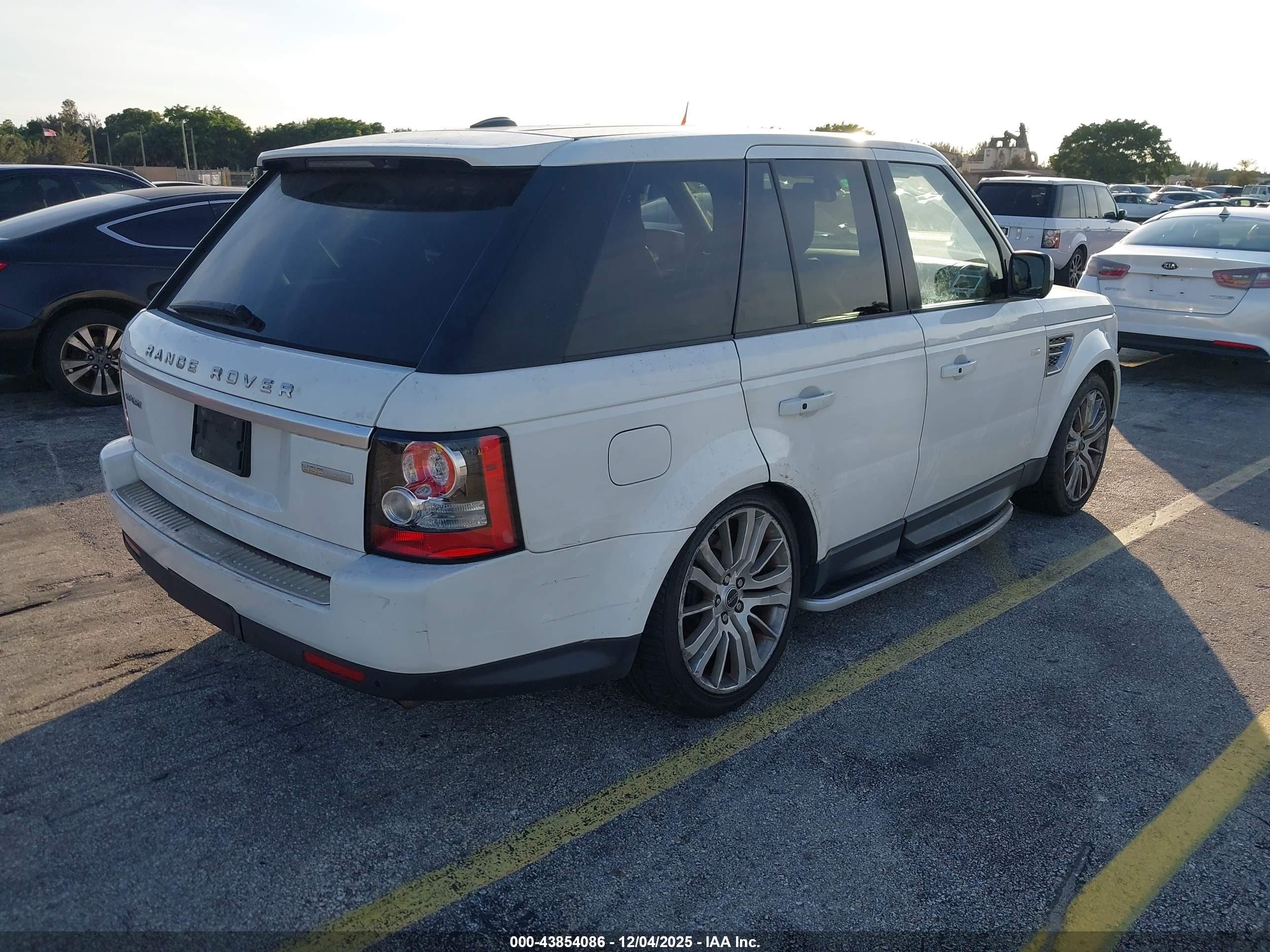 LAND ROVER image 4