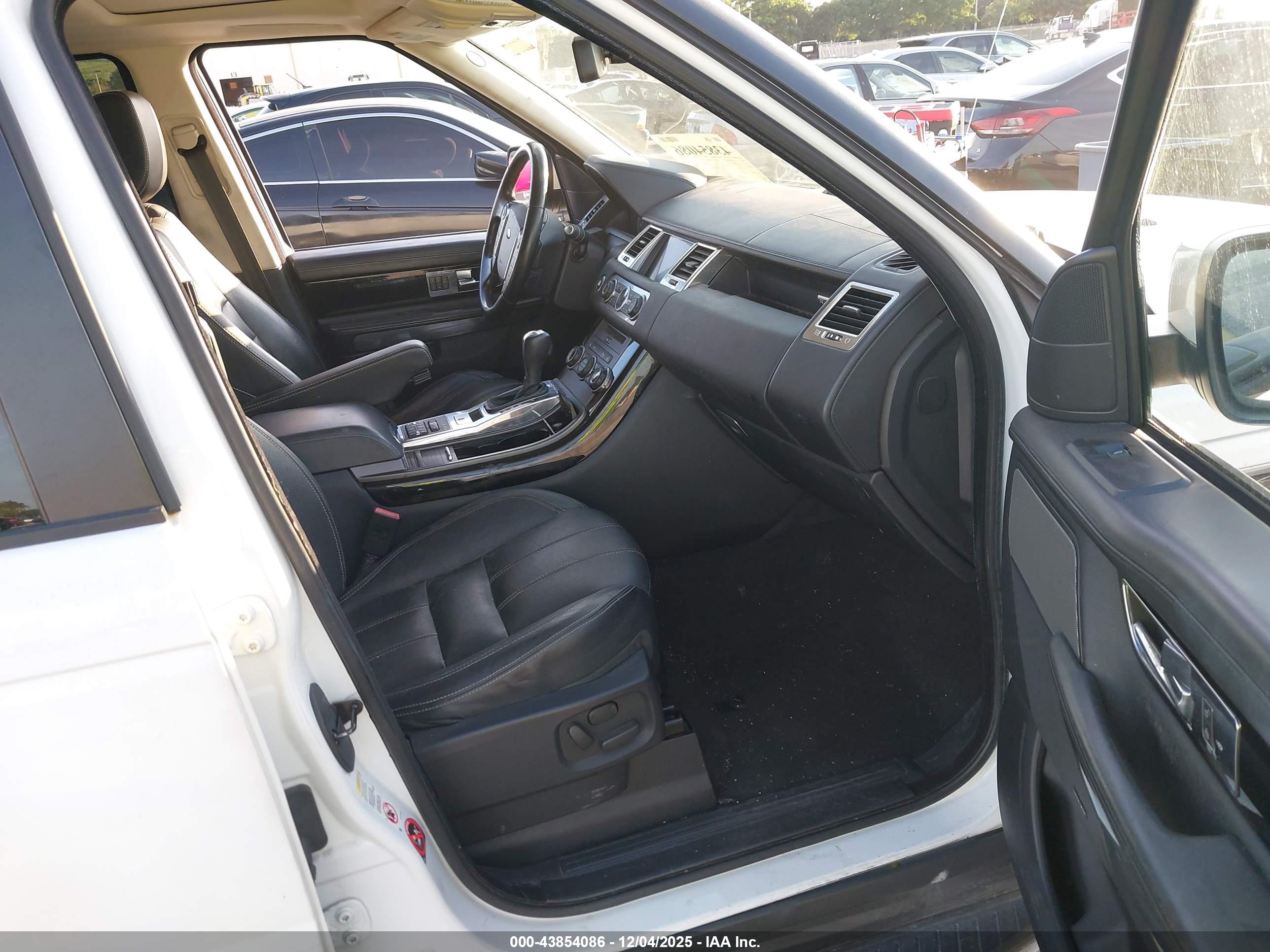 LAND ROVER image 5