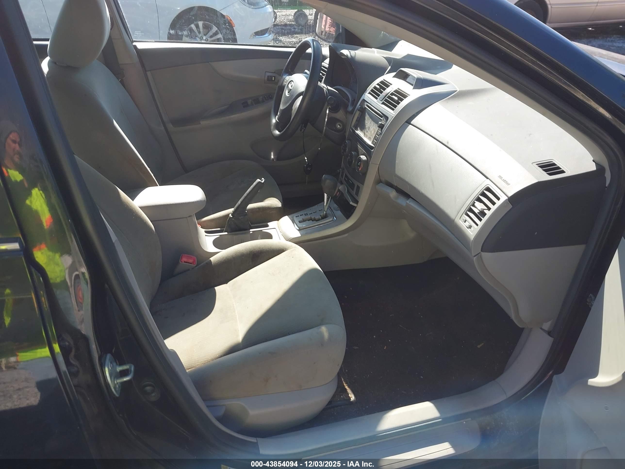 TOYOTA COROLLA image 5