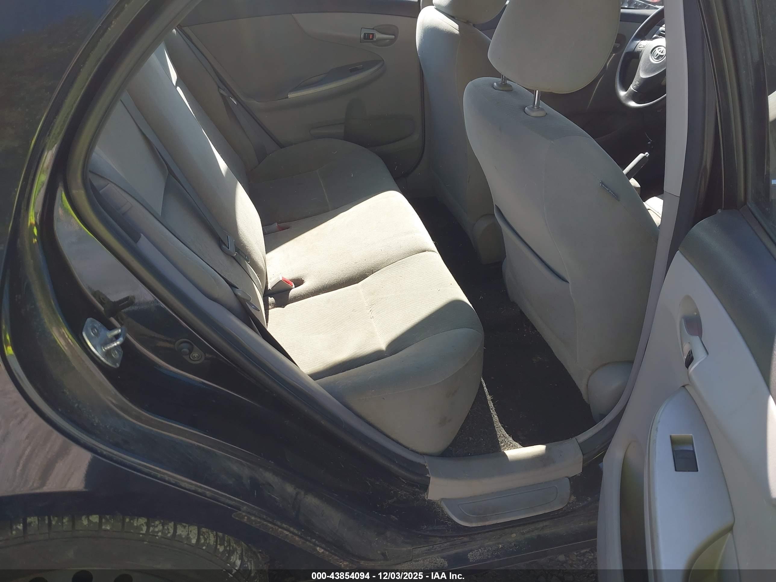 TOYOTA COROLLA image 8