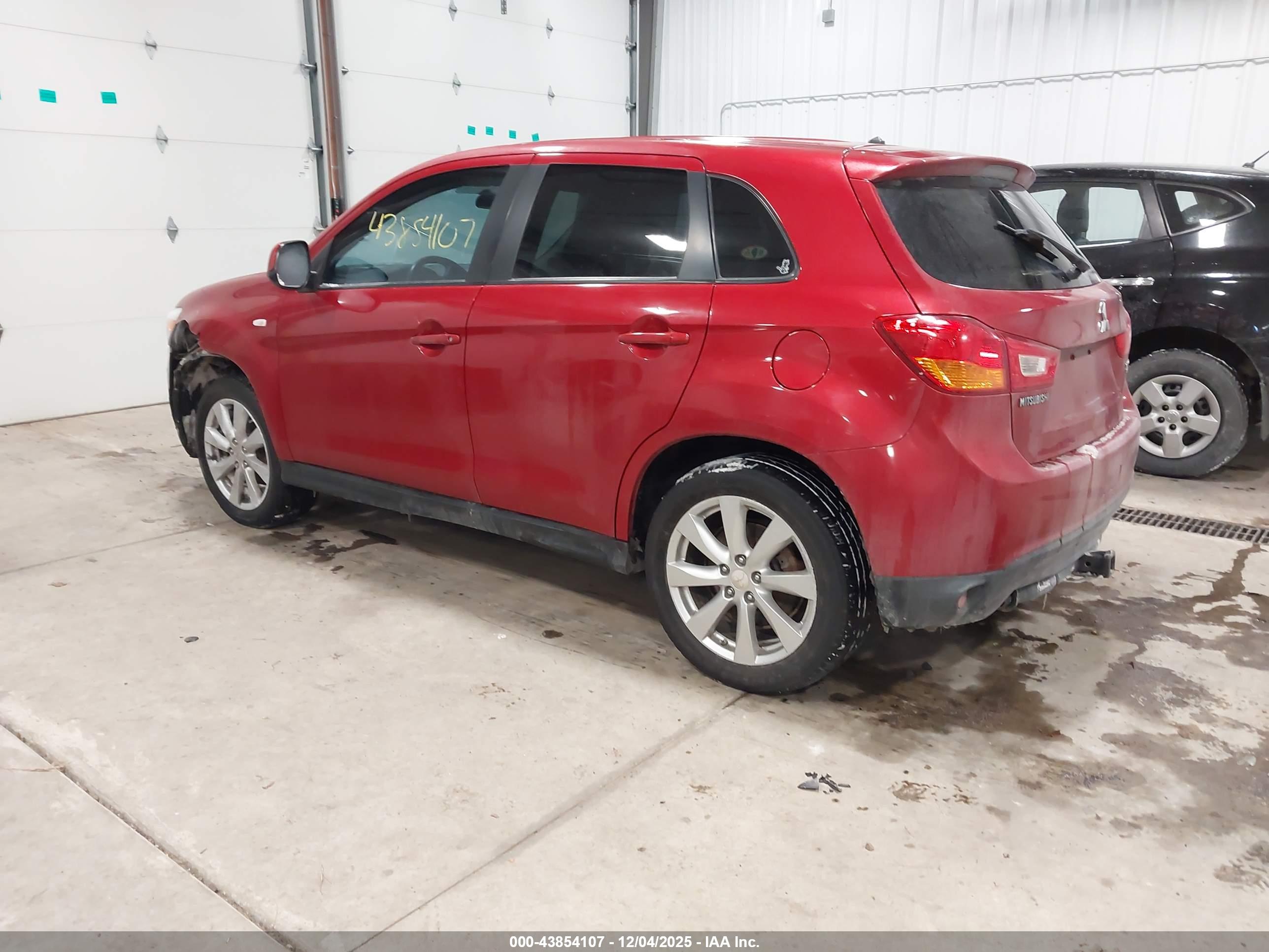 MITSUBISHI OUTLANDER image 3