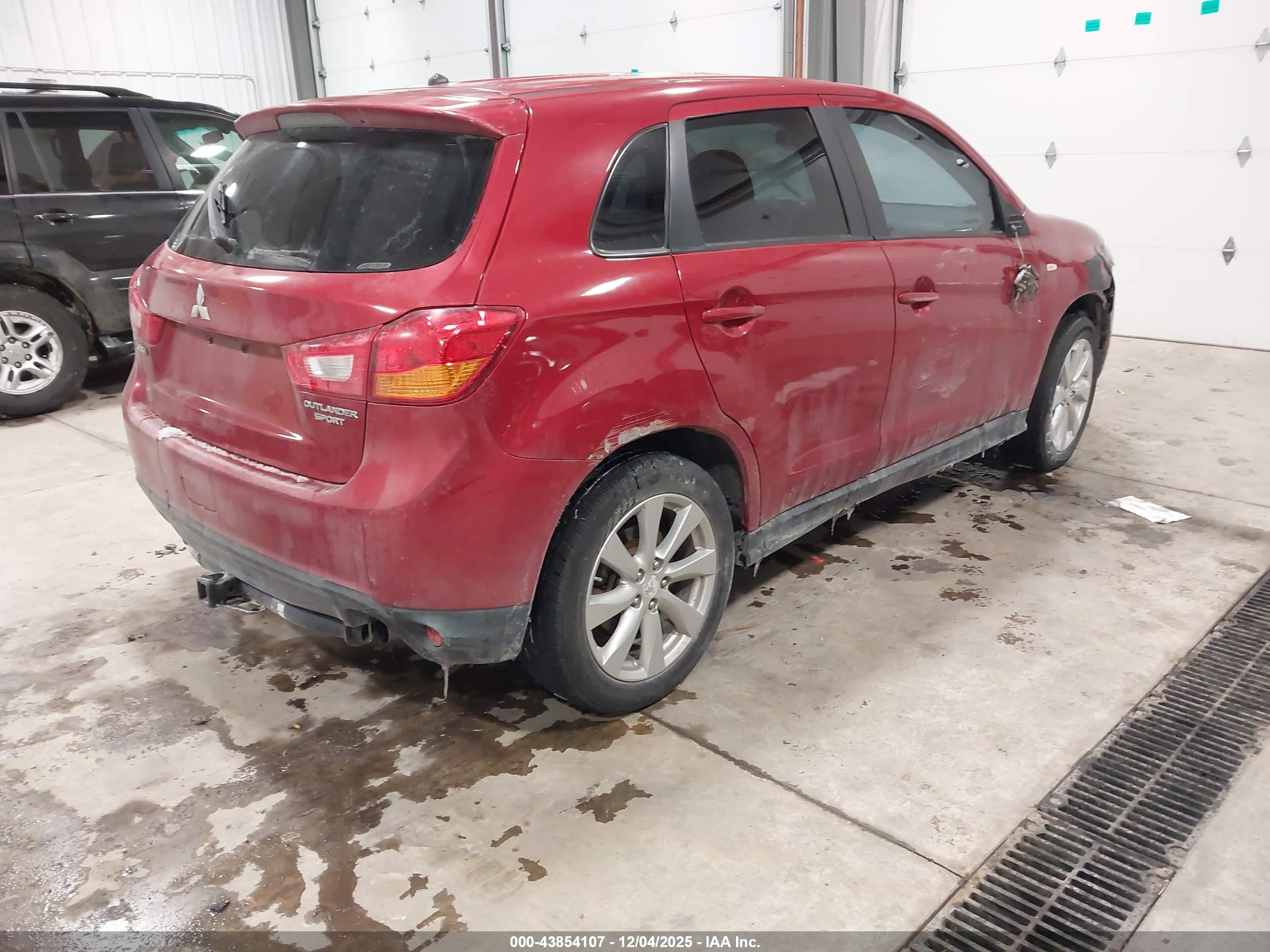 MITSUBISHI OUTLANDER image 4