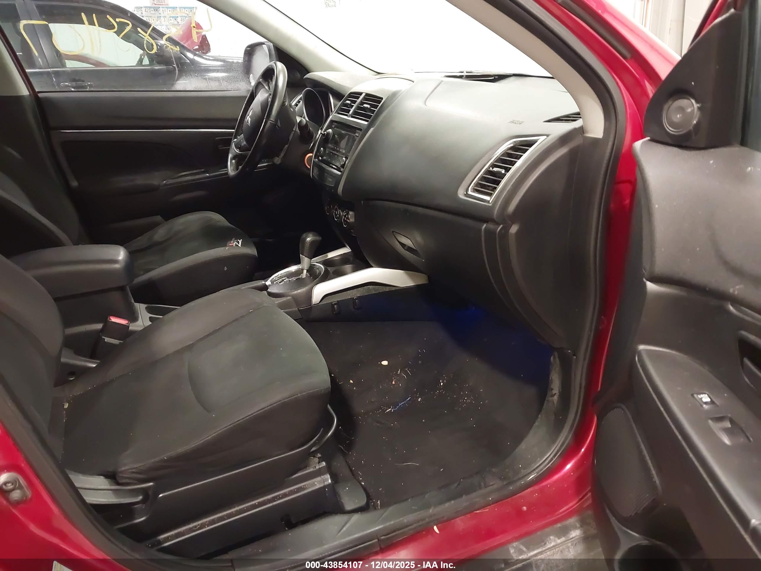 MITSUBISHI OUTLANDER image 5