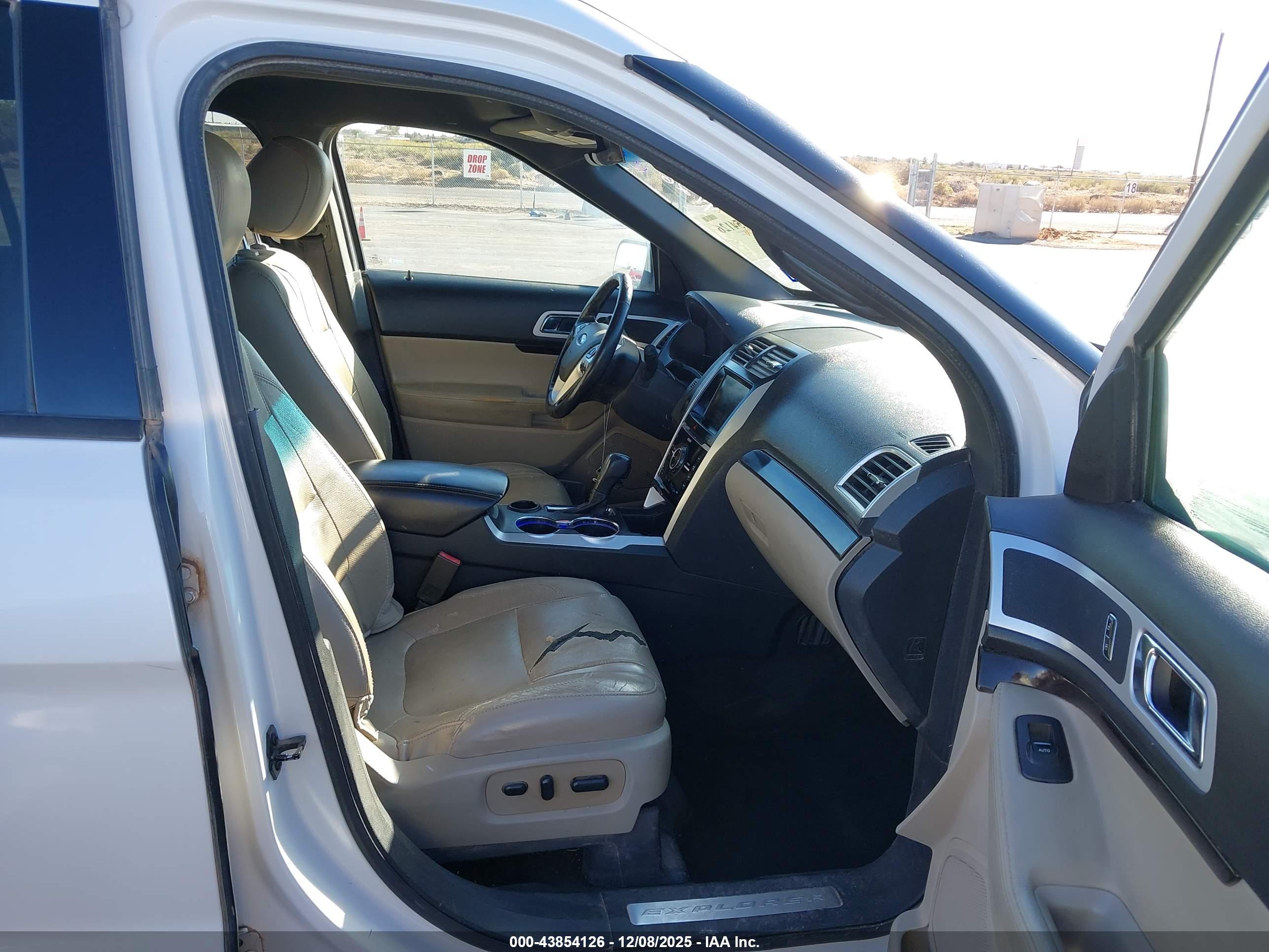 FORD EXPLORER image 5