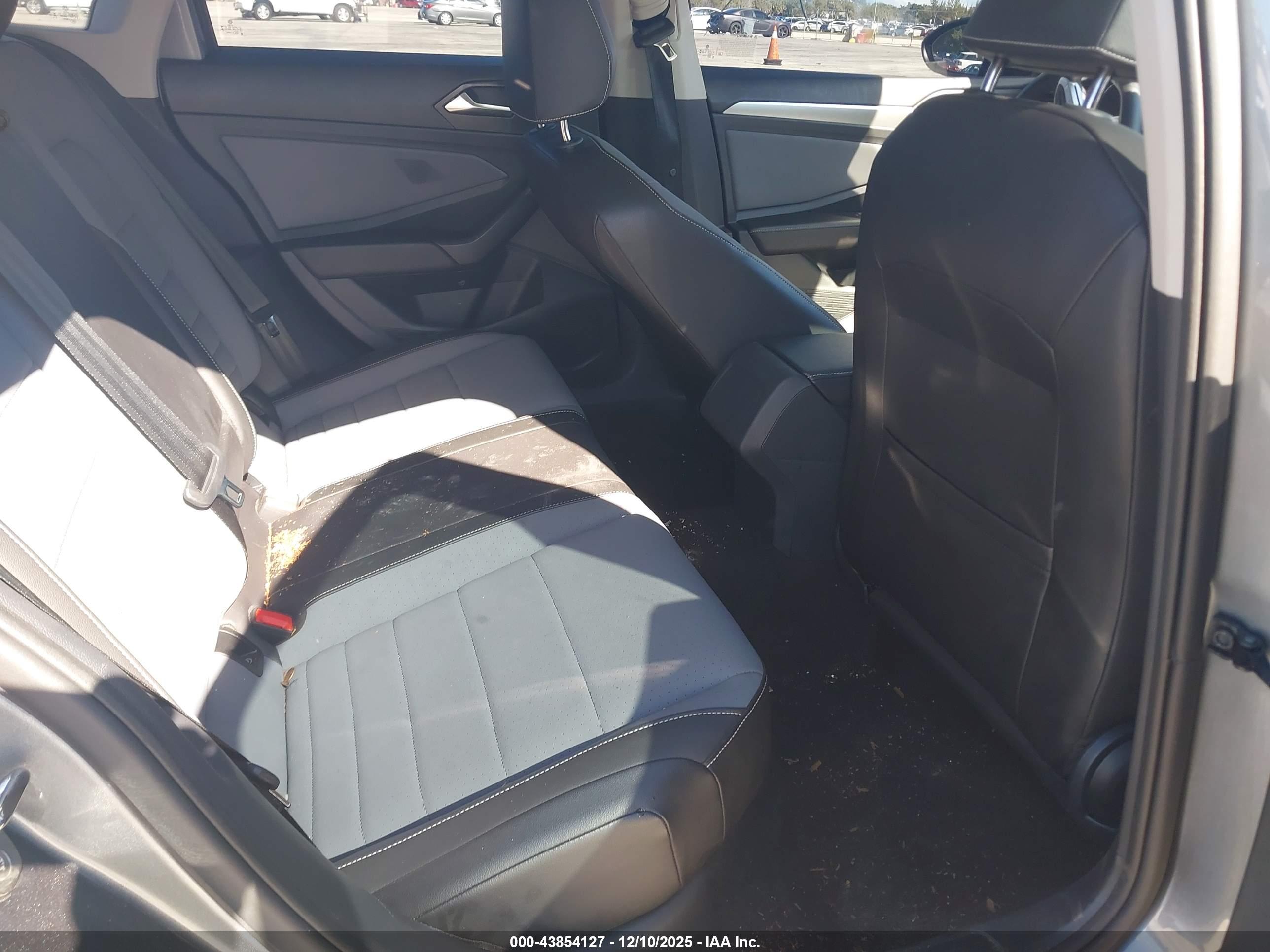VOLKSWAGEN JETTA image 8