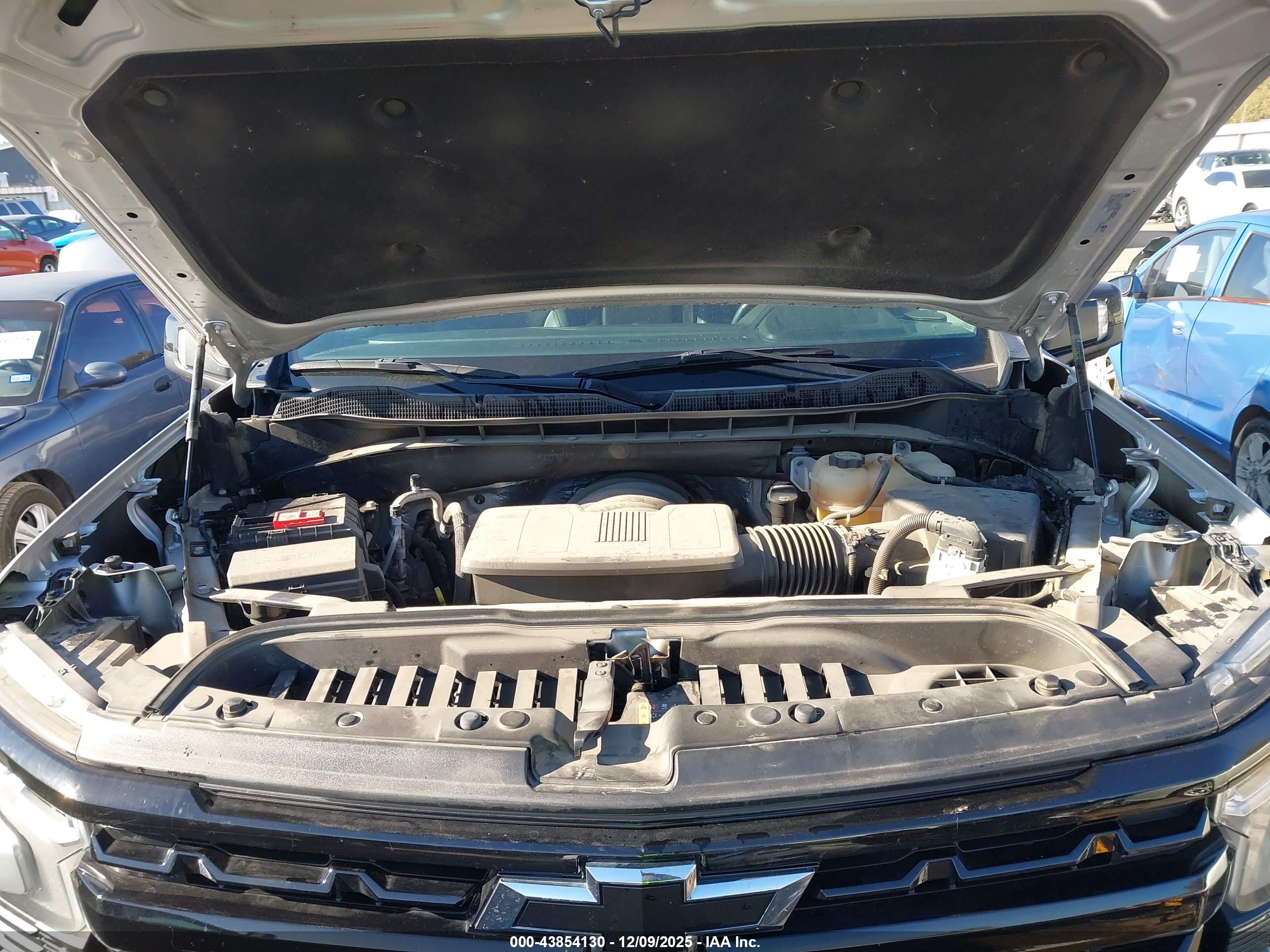 CHEVROLET SILVERADO image 10
