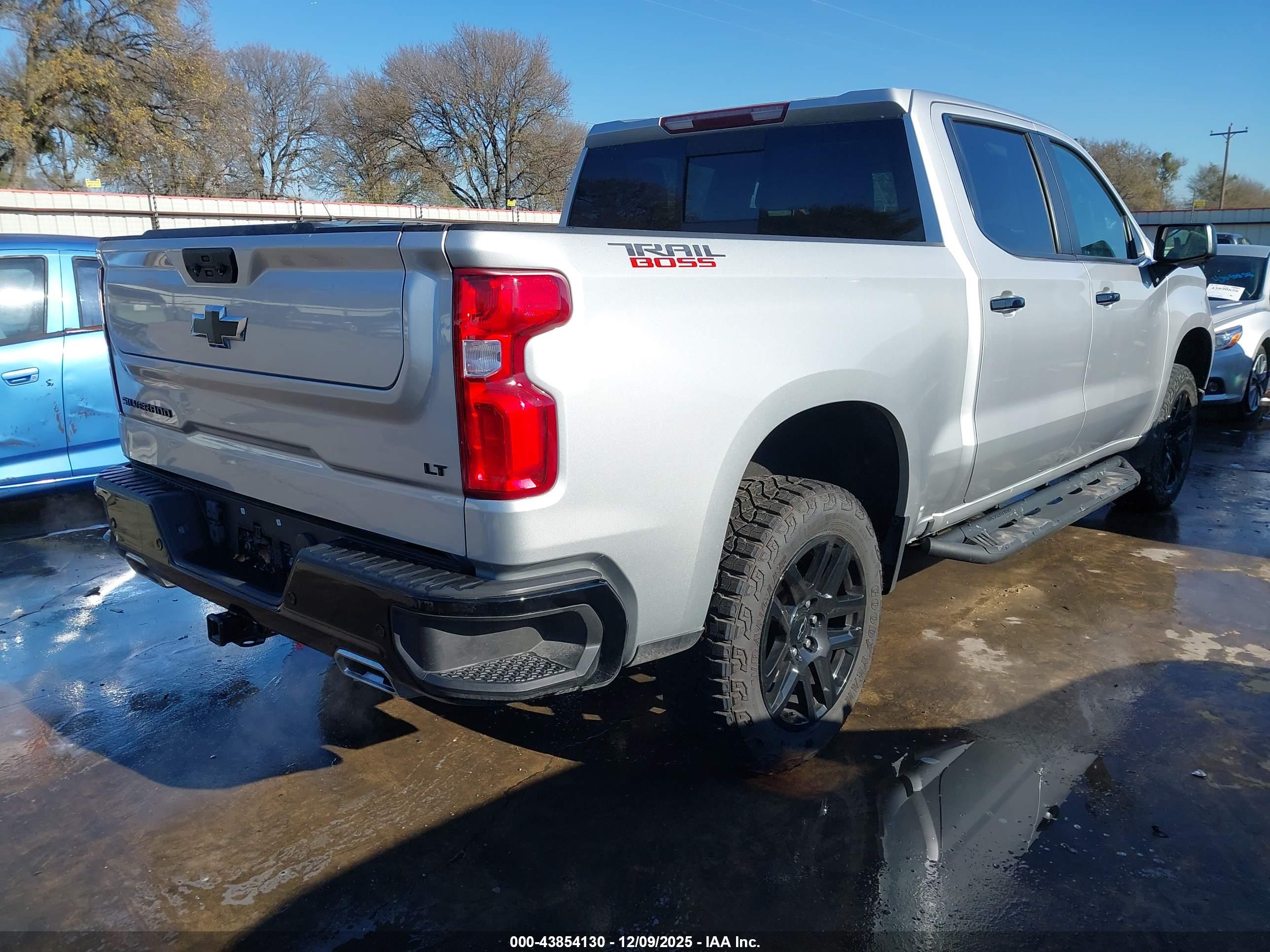 CHEVROLET SILVERADO image 4