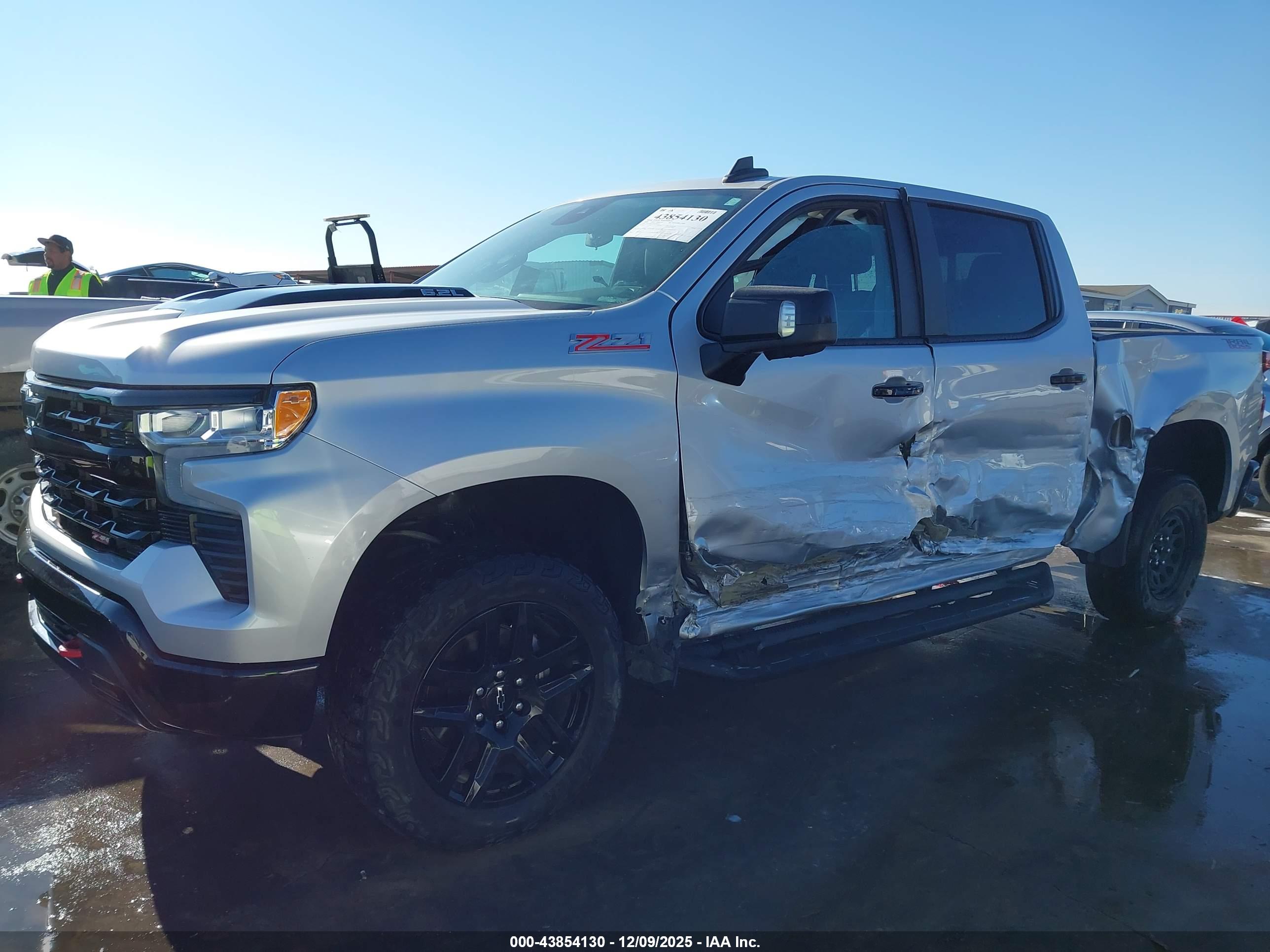 CHEVROLET SILVERADO image 6