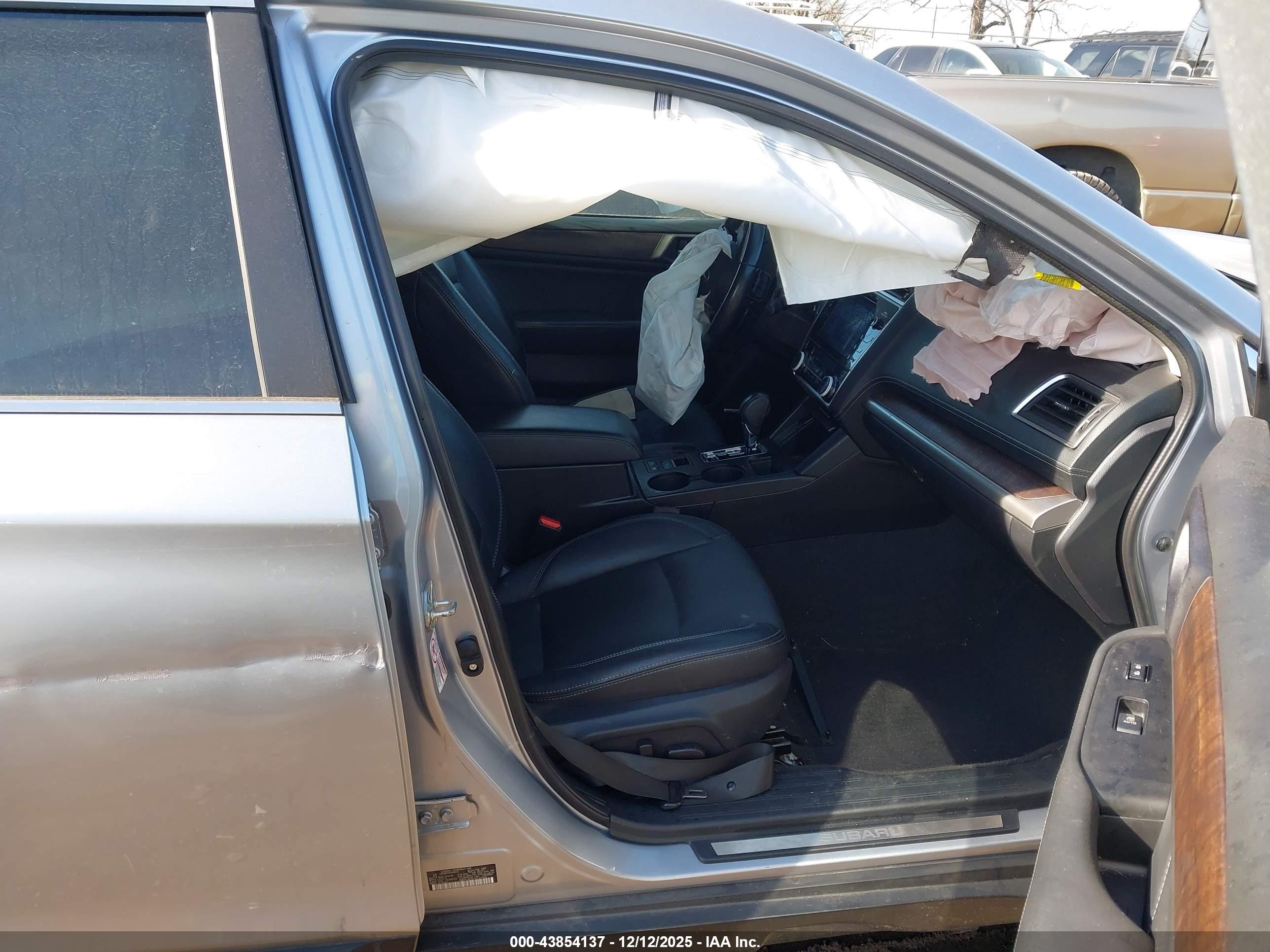 SUBARU OUTBACK image 5