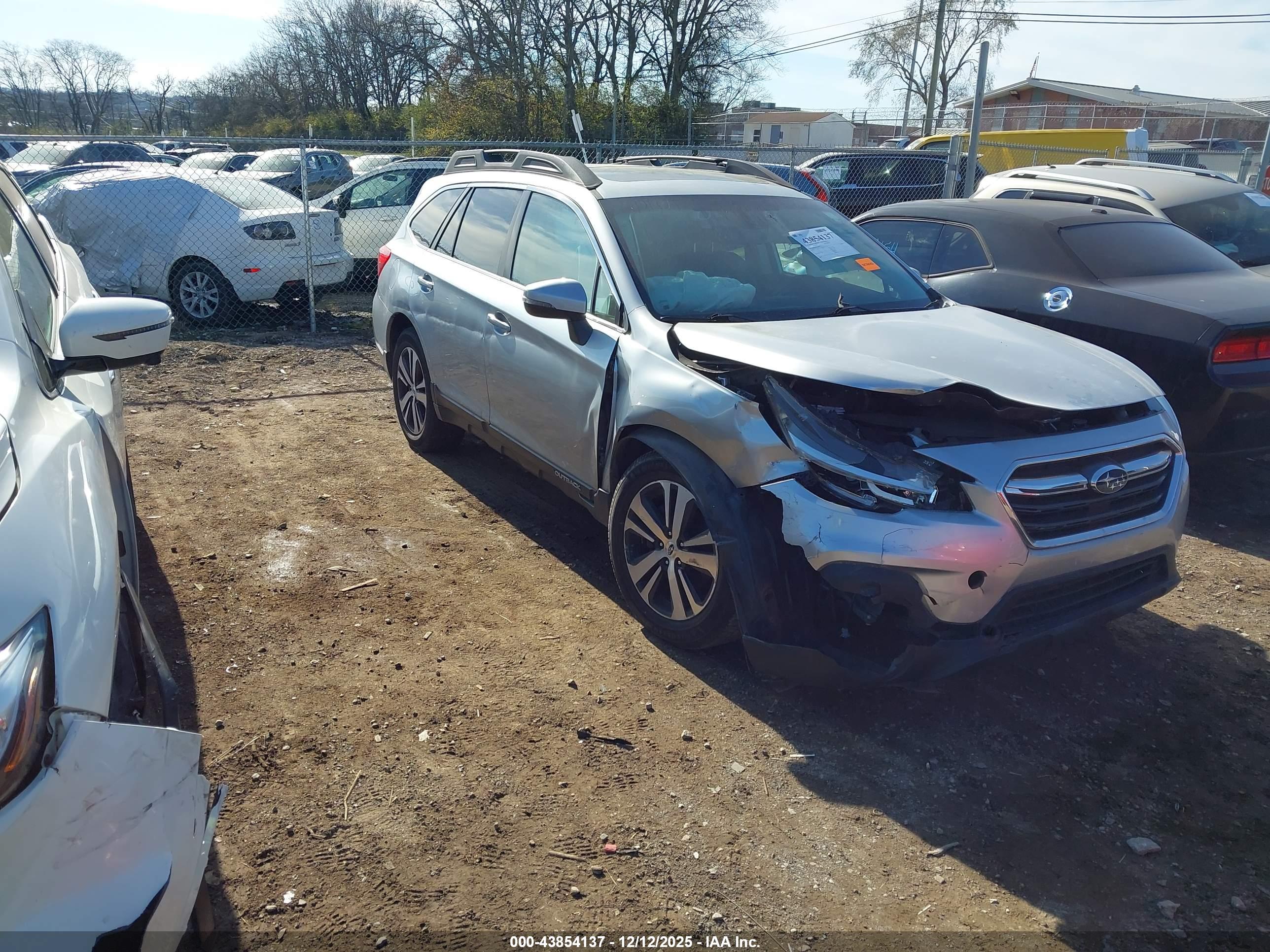 SUBARU OUTBACK image 6