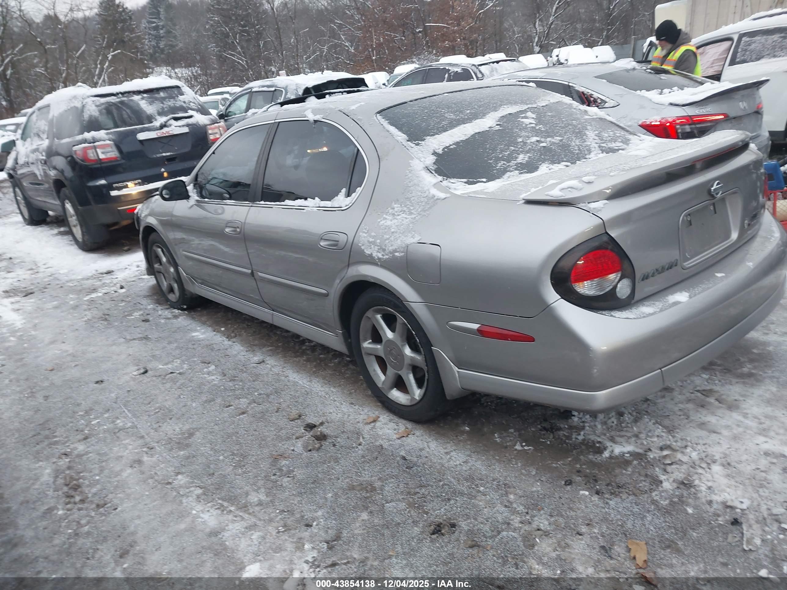 NISSAN MAXIMA image 3