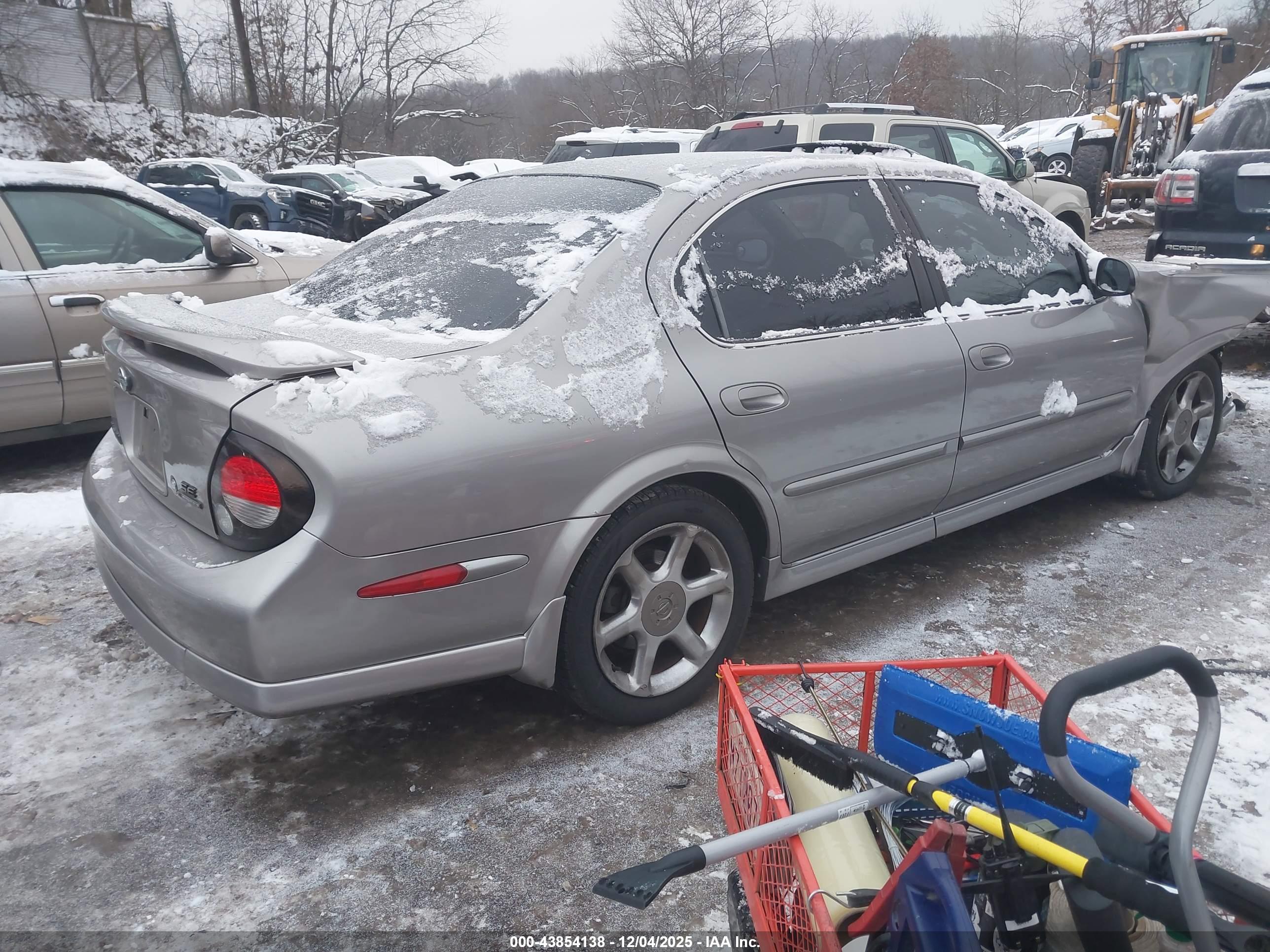 NISSAN MAXIMA image 4