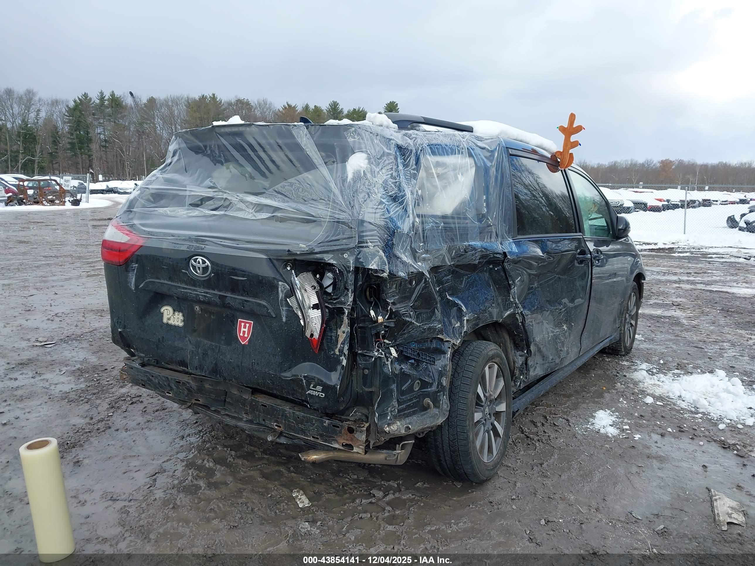 TOYOTA SIENNA image 6