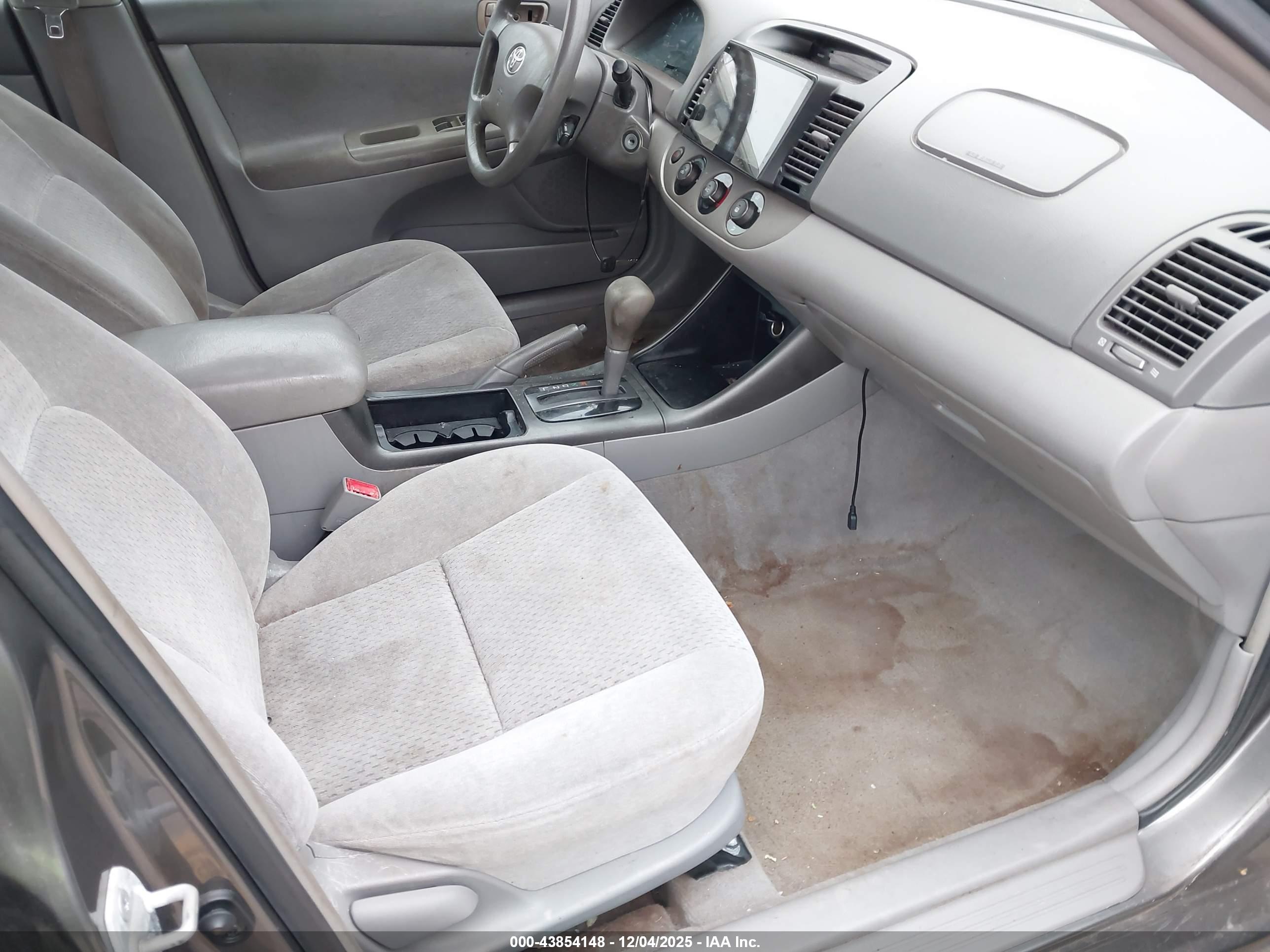 TOYOTA CAMRY image 5
