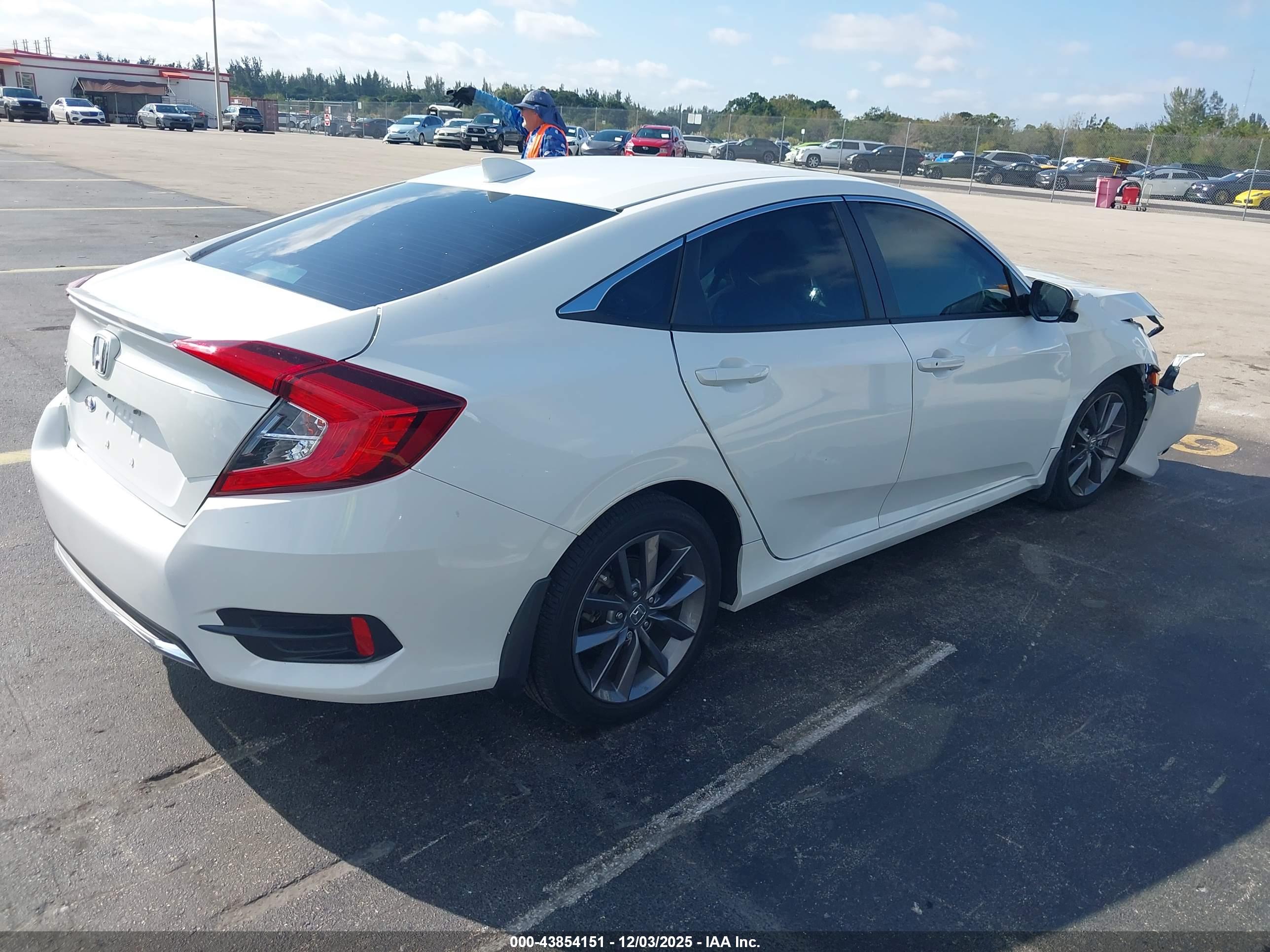 HONDA CIVIC image 4