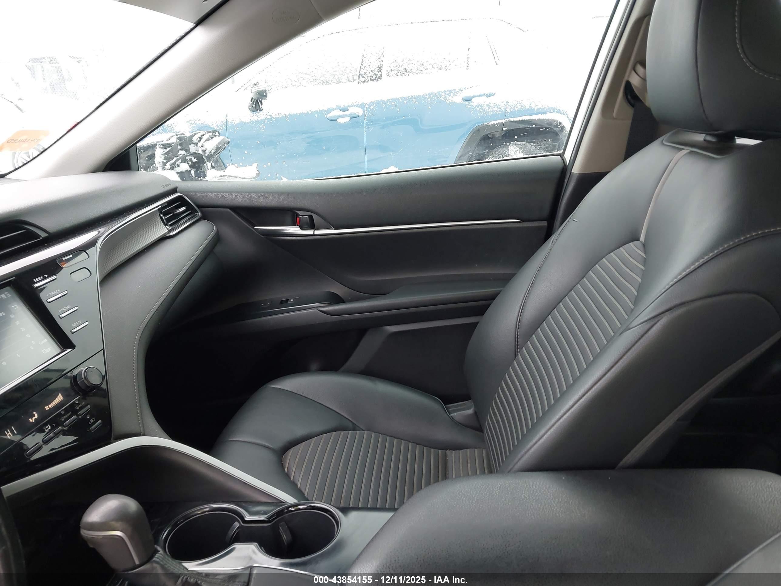 TOYOTA CAMRY image 5