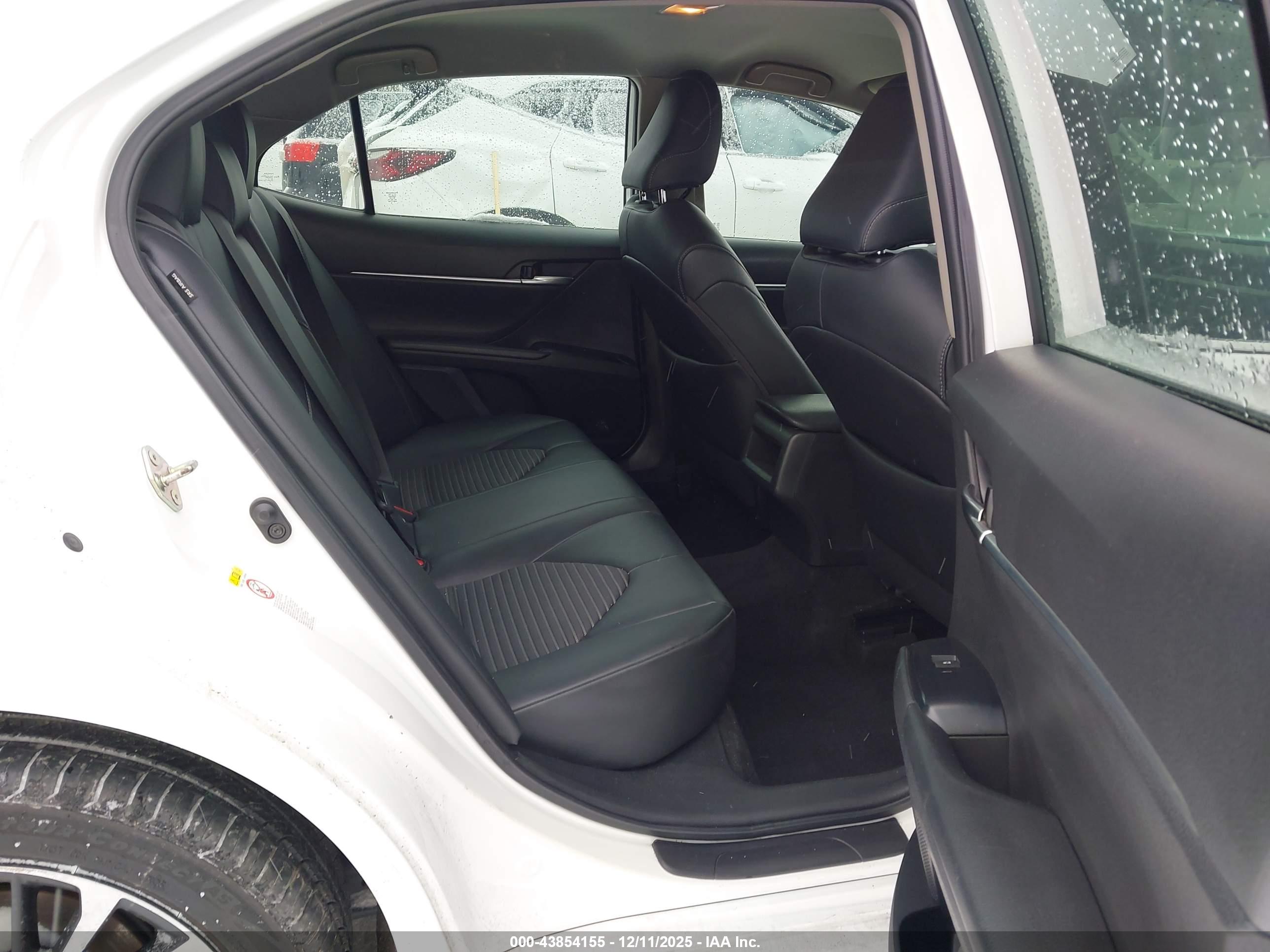 TOYOTA CAMRY image 8
