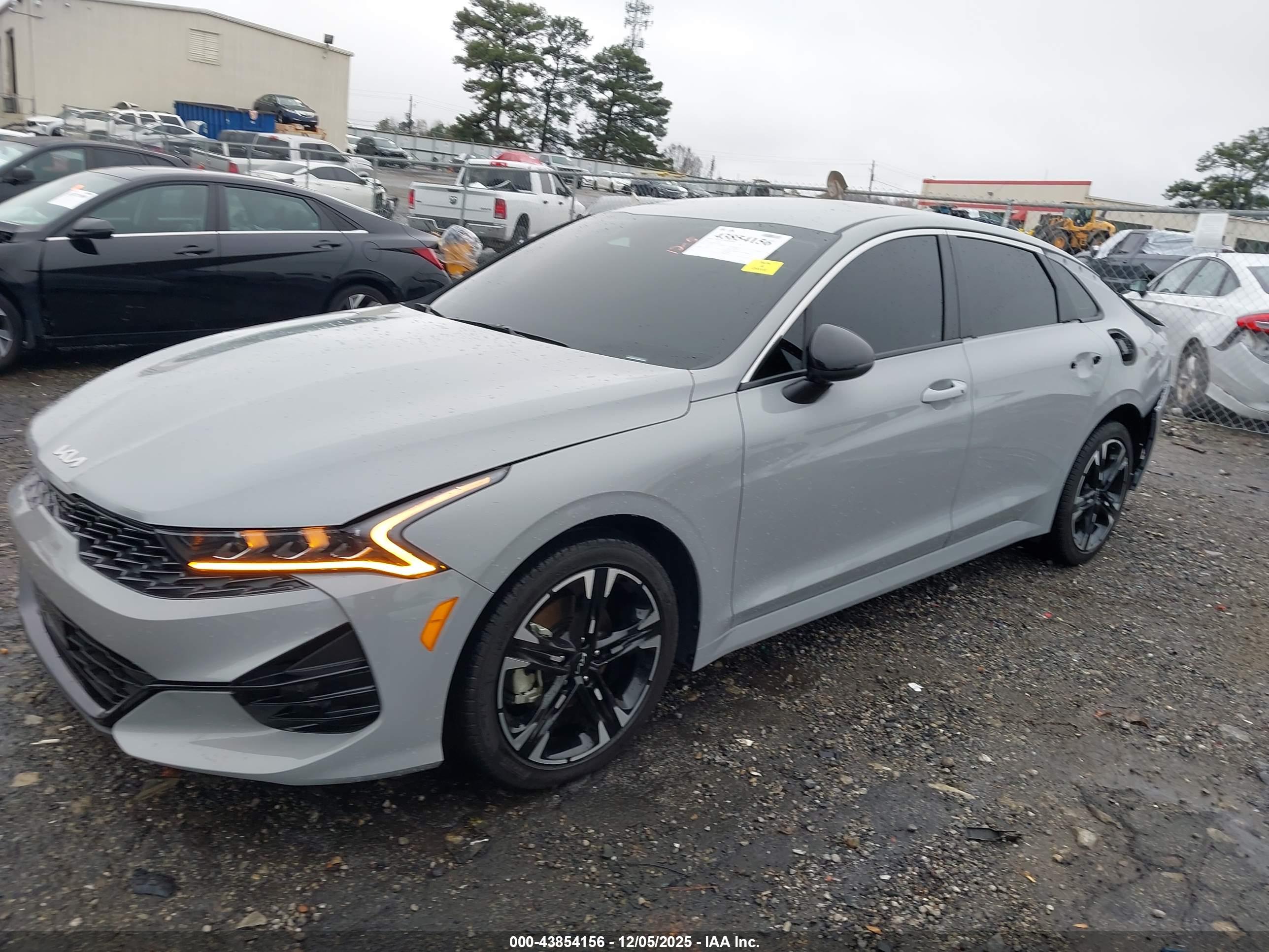 KIA K5 image 2