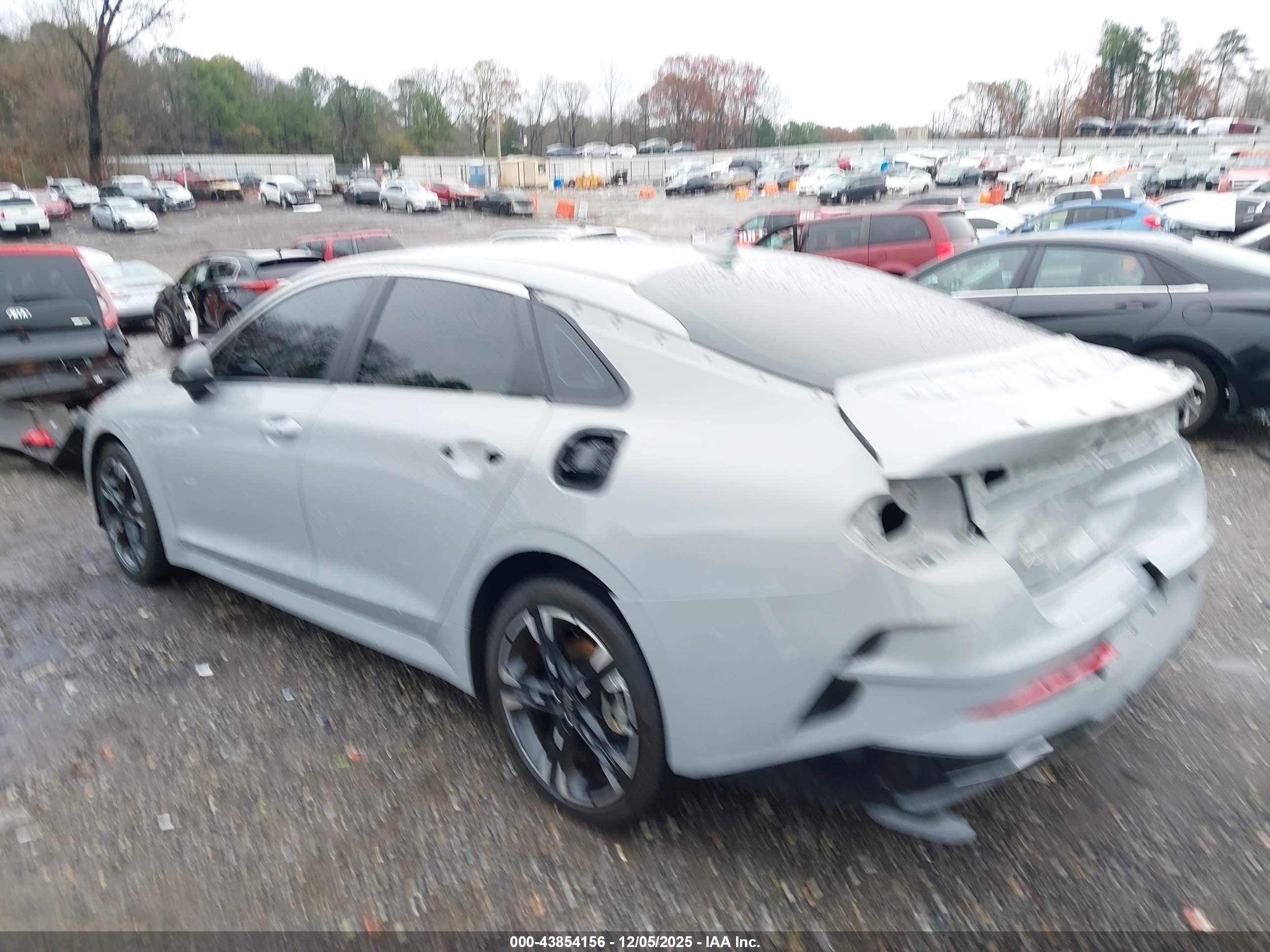 KIA K5 image 3