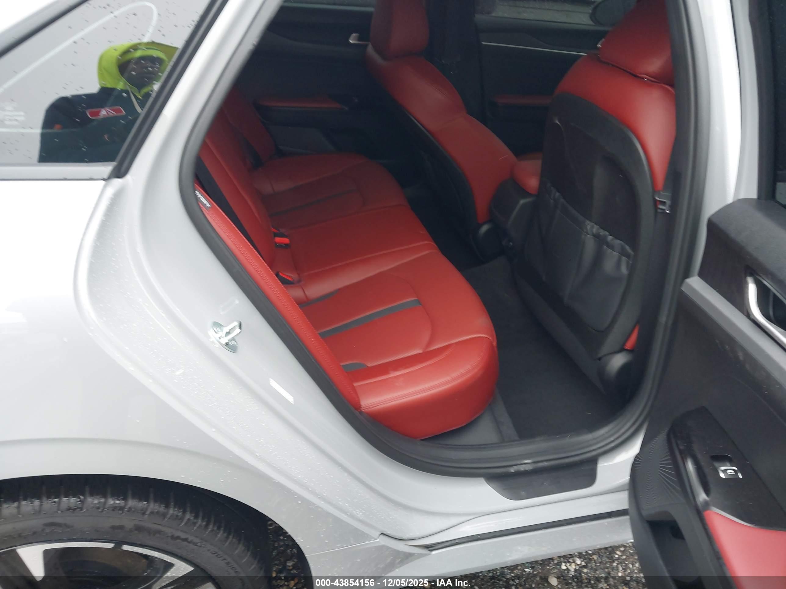 KIA K5 image 8