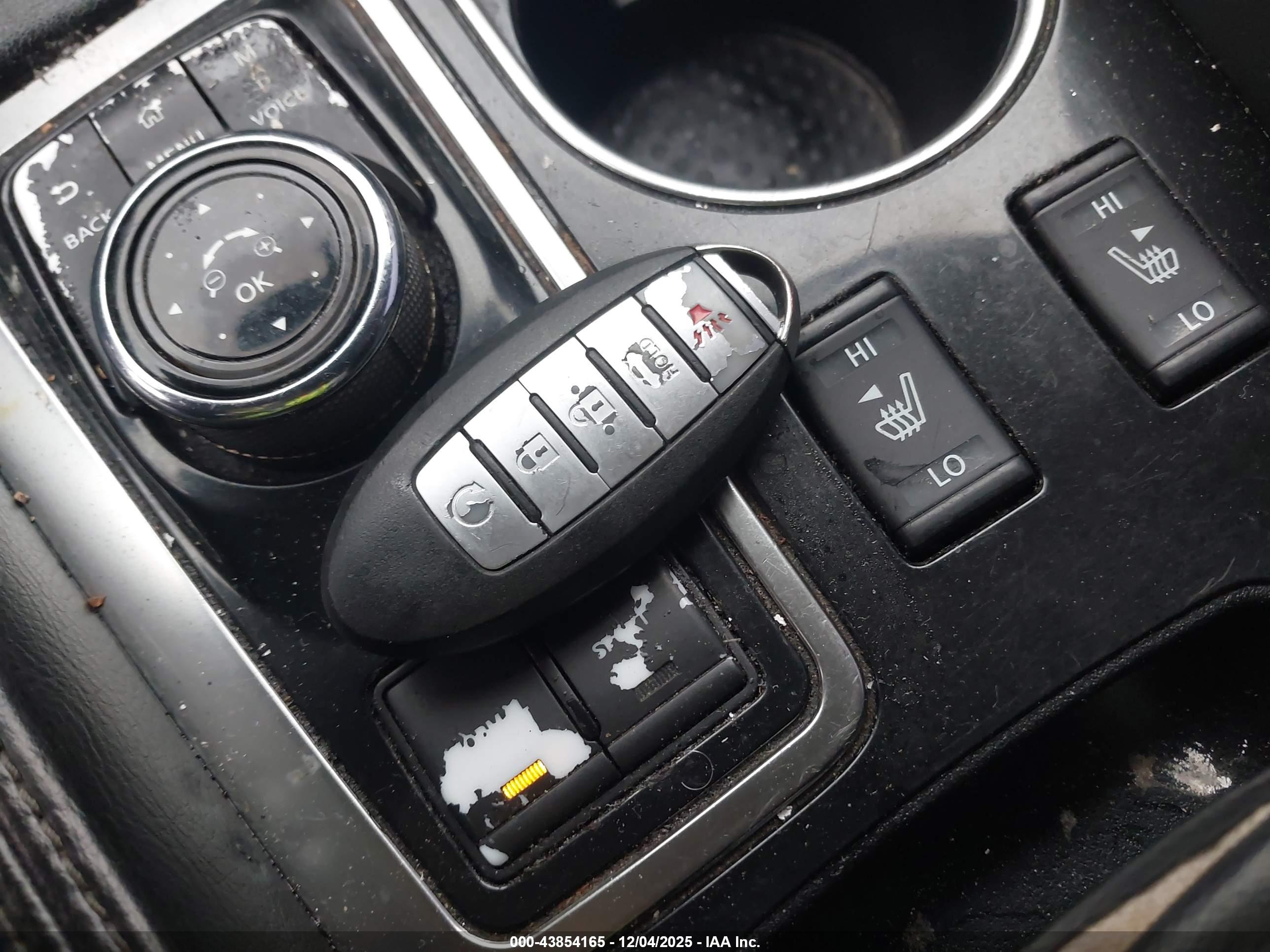NISSAN MAXIMA image 11