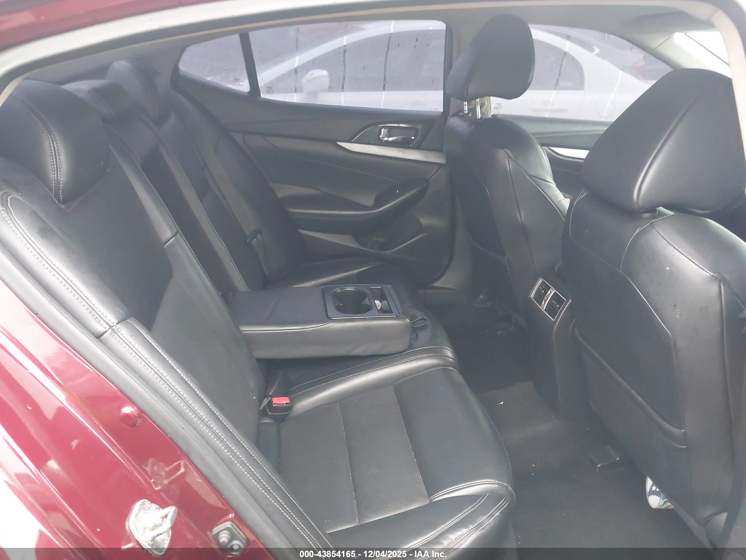 NISSAN MAXIMA image 8
