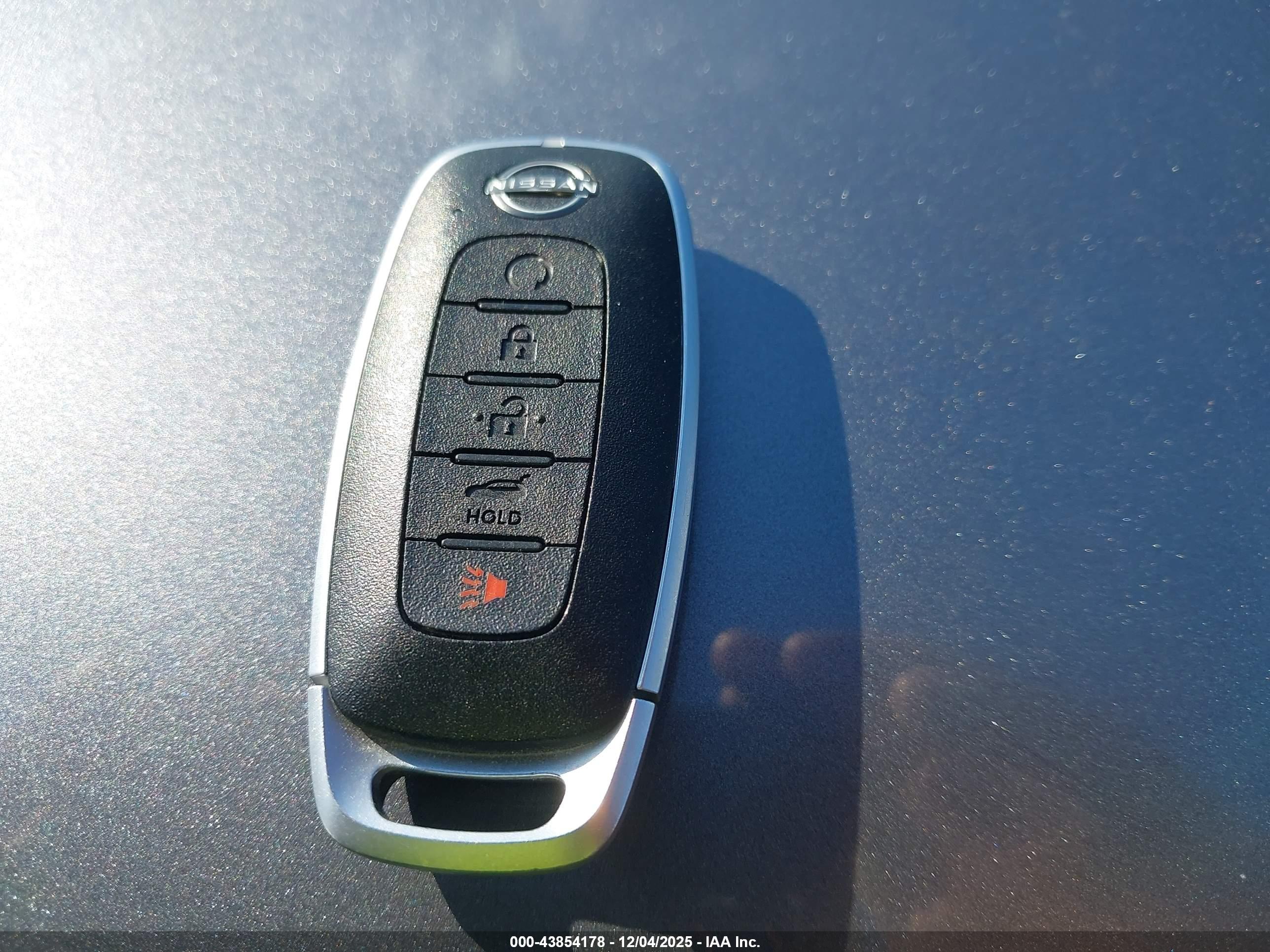 NISSAN ROGUE image 11