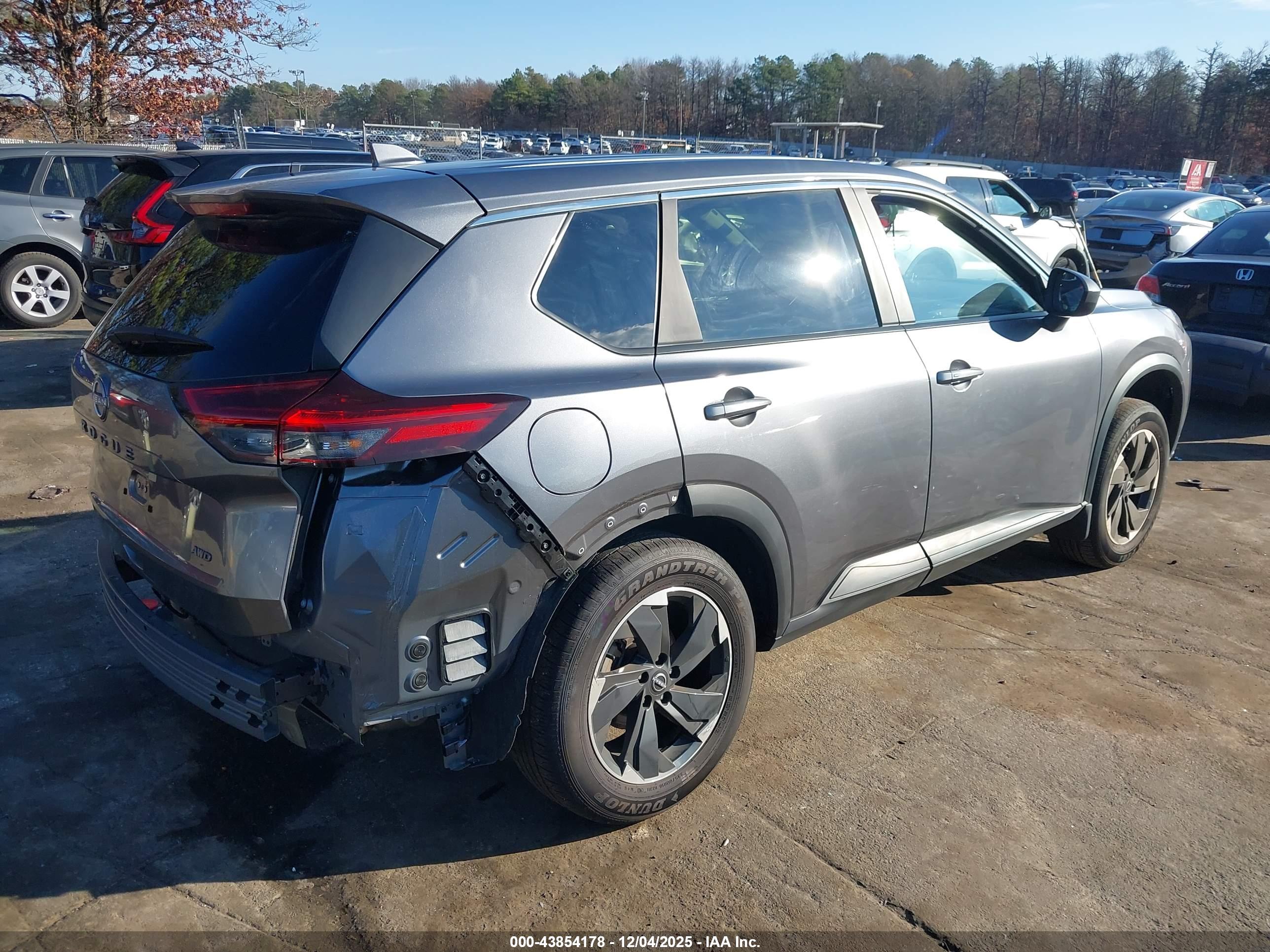 NISSAN ROGUE image 4