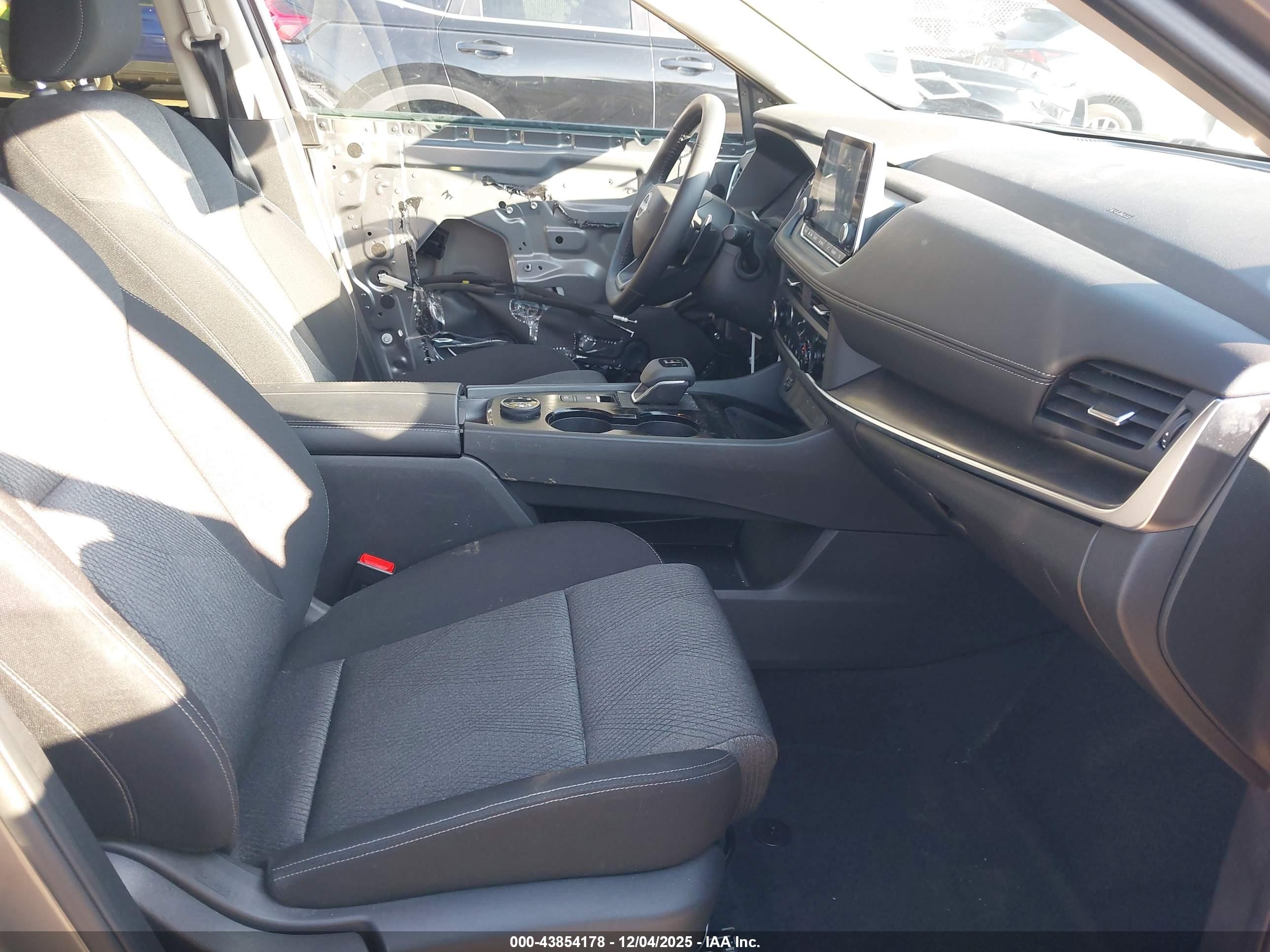 NISSAN ROGUE image 5