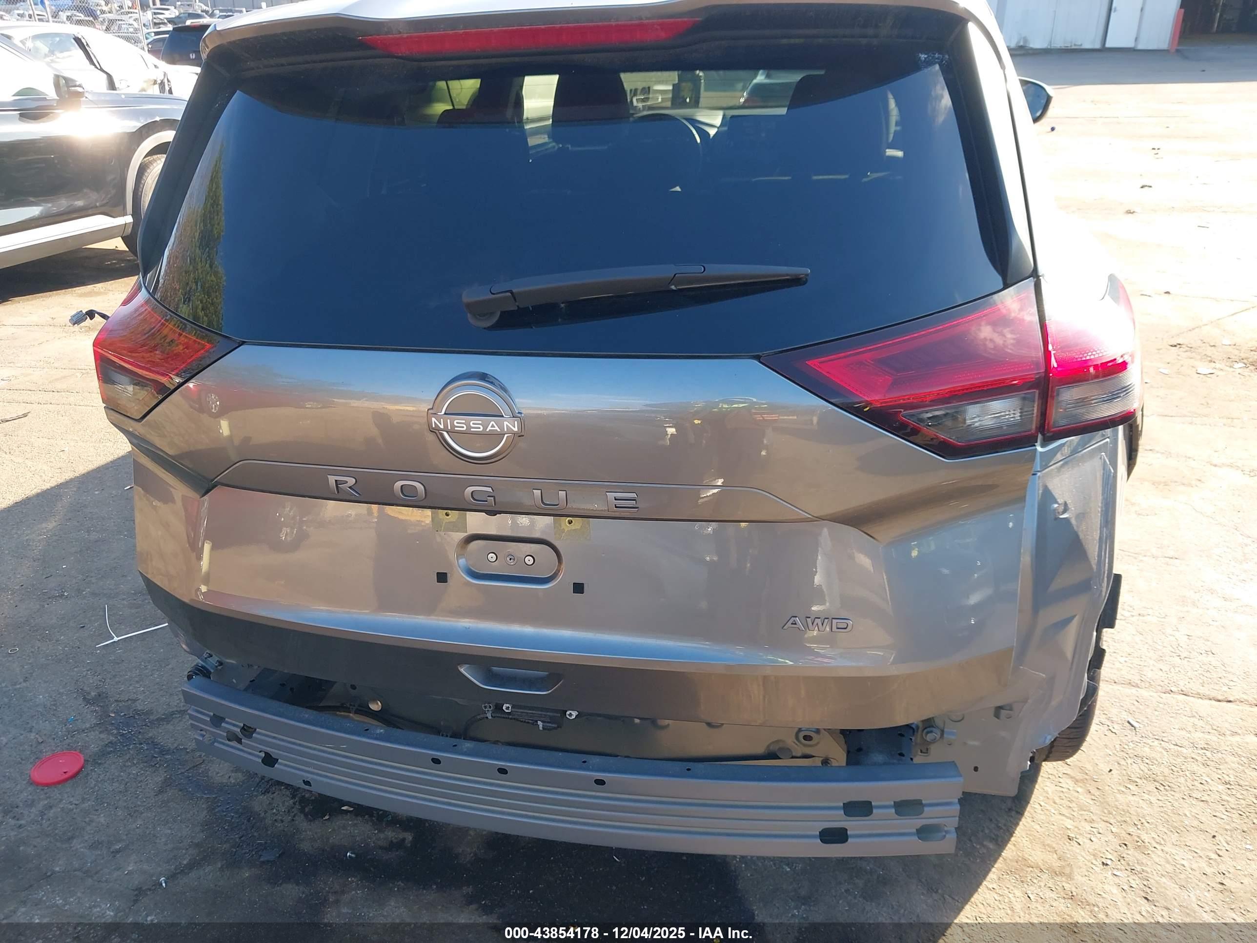 NISSAN ROGUE image 6