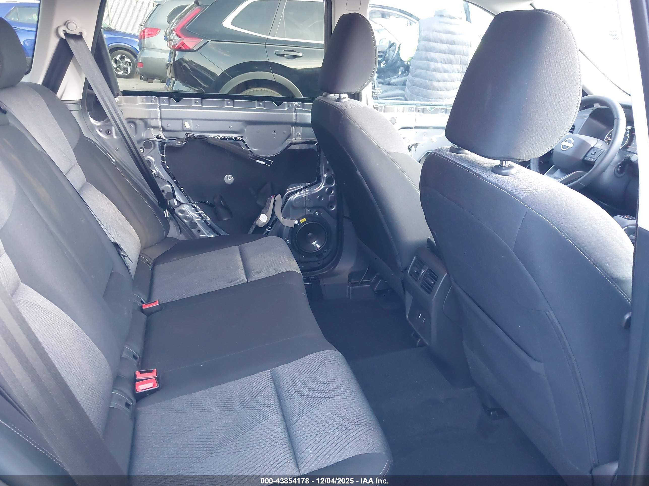 NISSAN ROGUE image 8