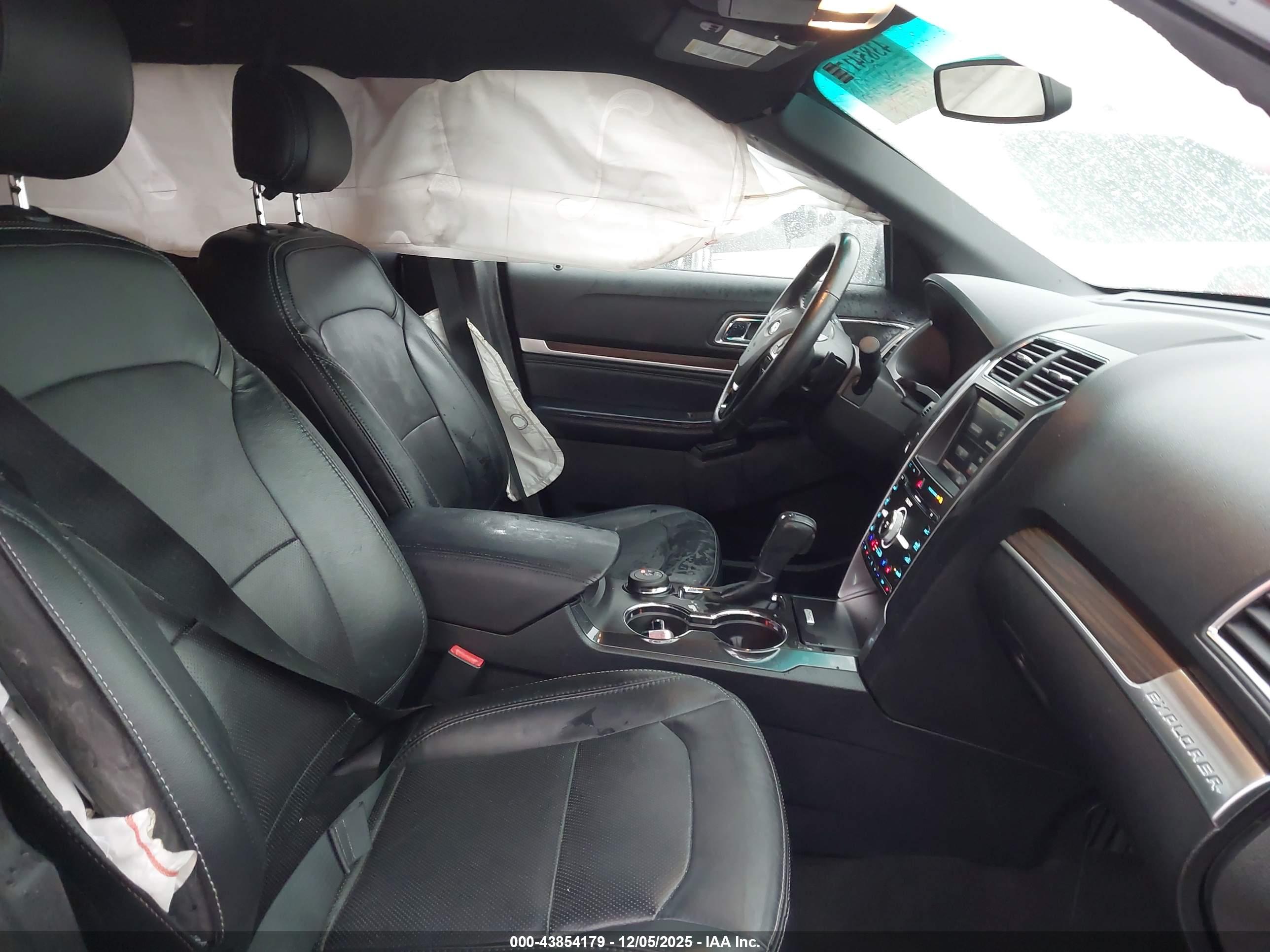 FORD EXPLORER image 5