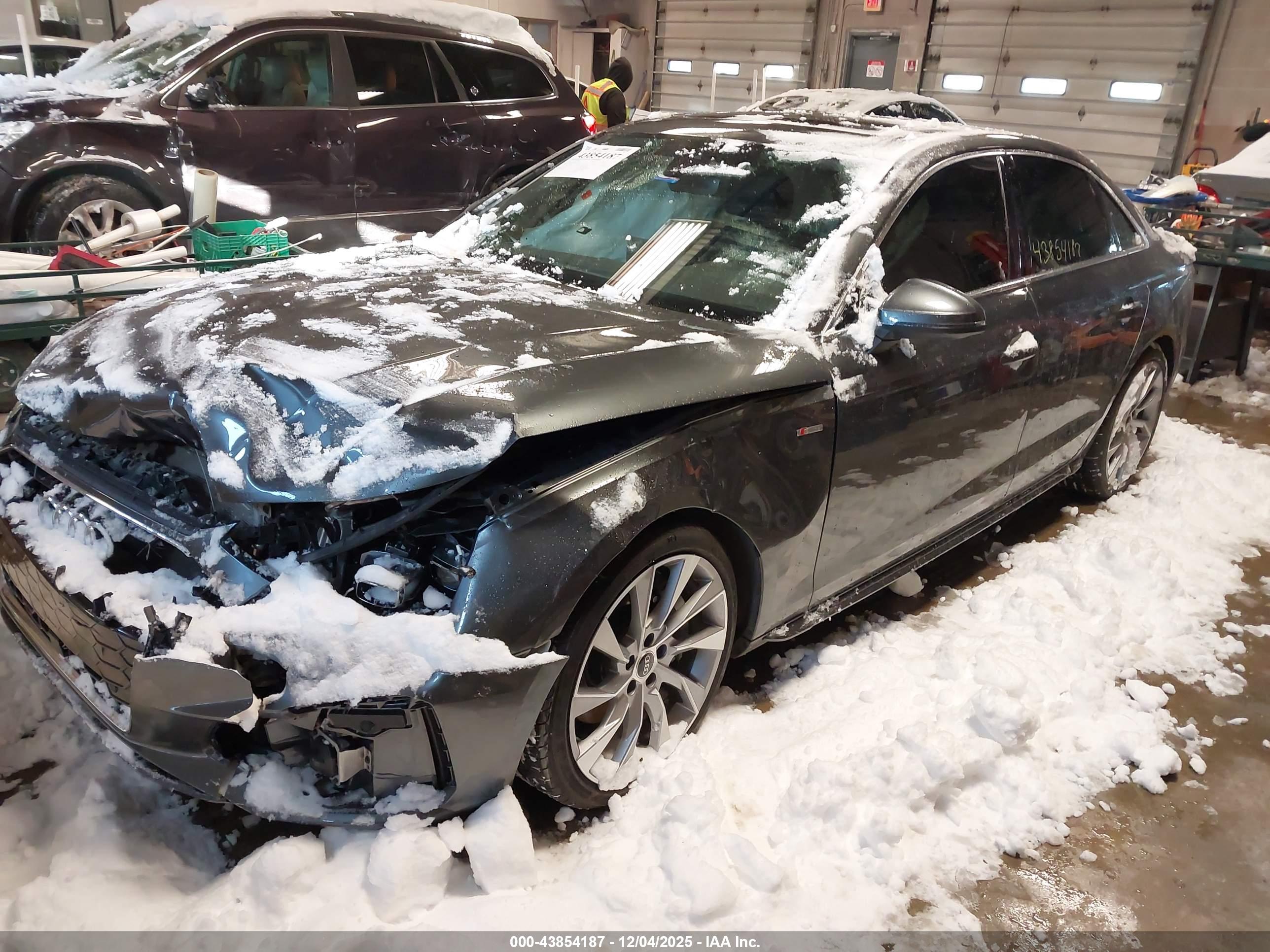 AUDI A4 image 2