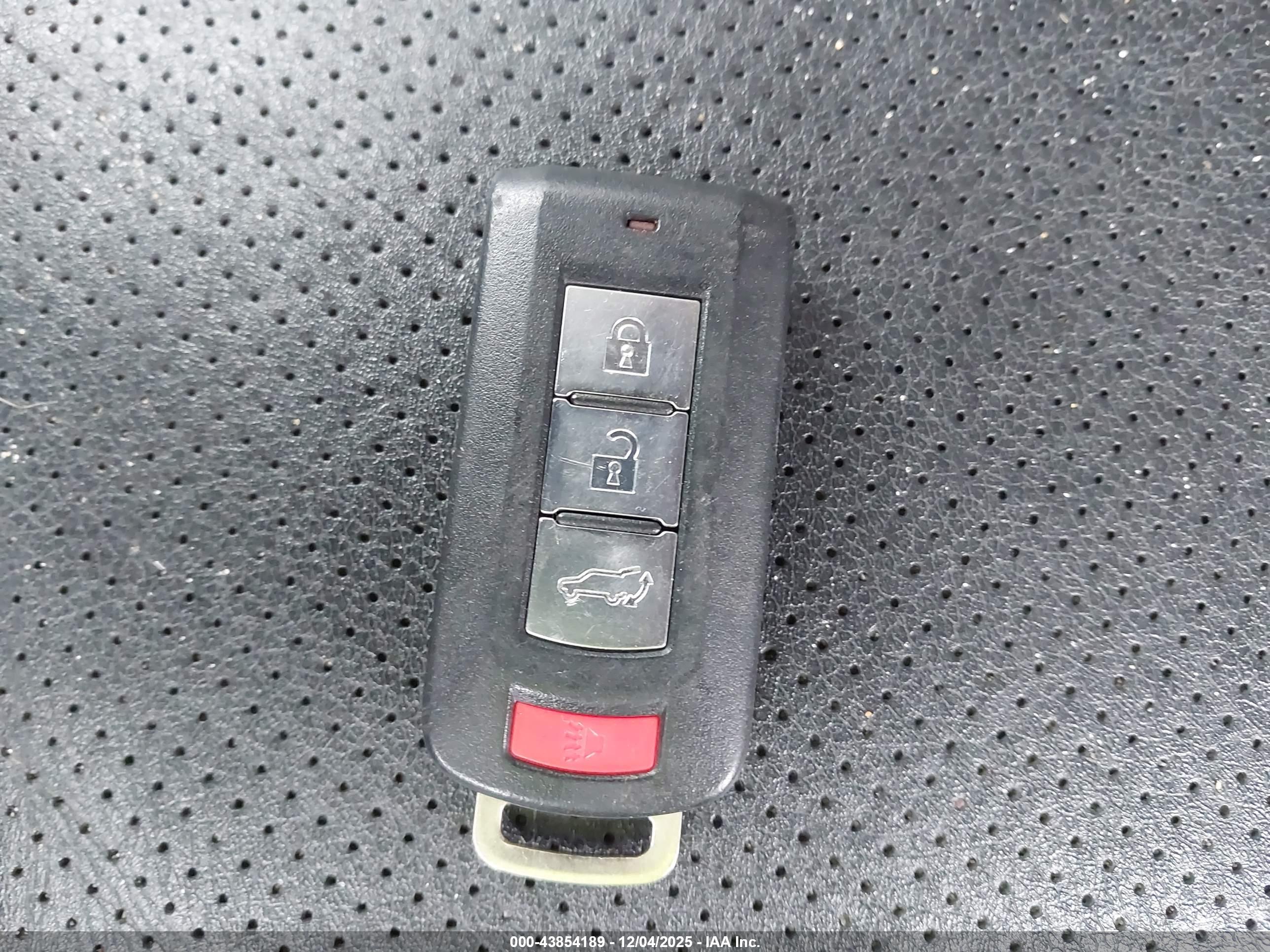 MITSUBISHI OUTLANDER image 11