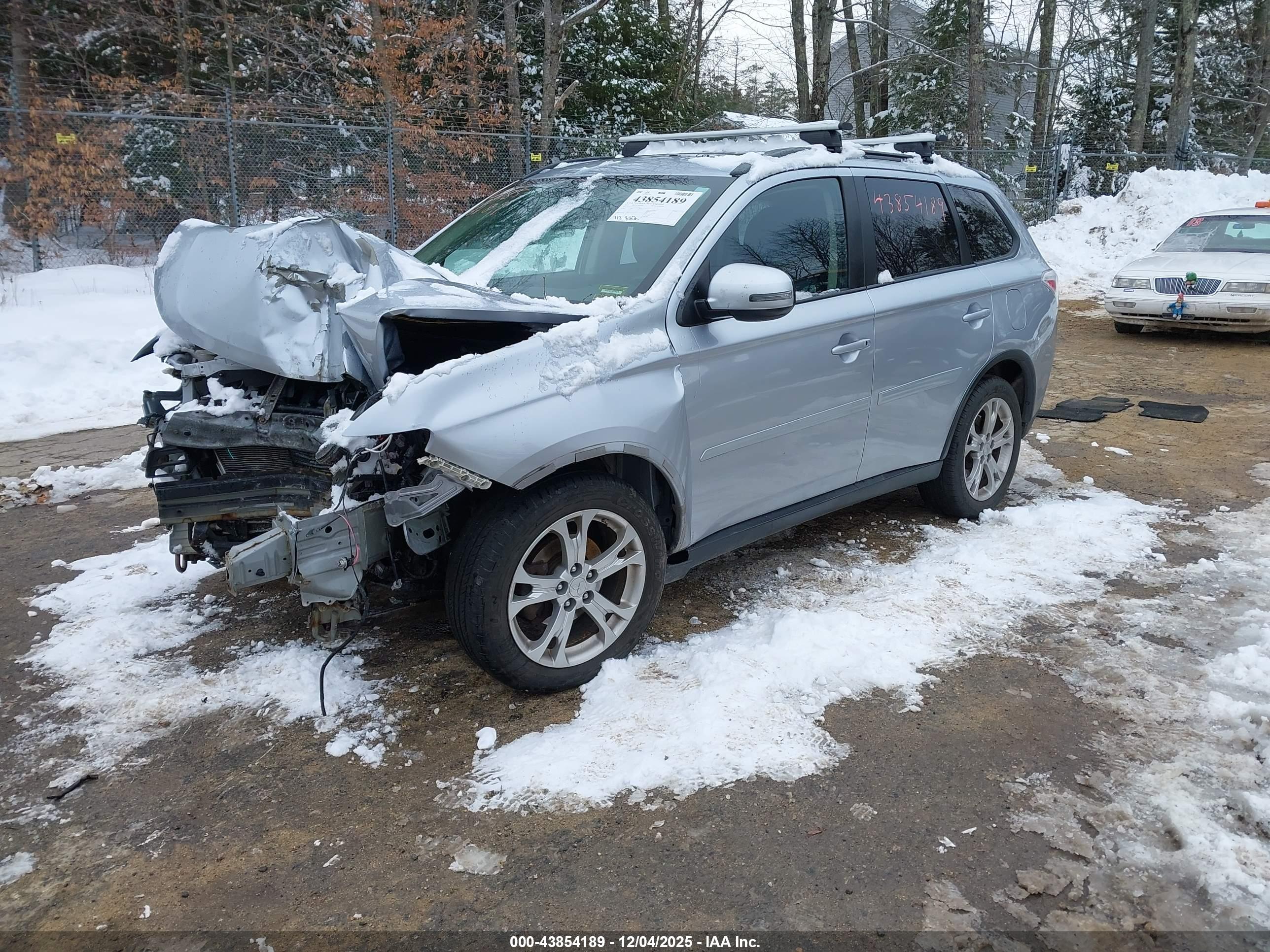MITSUBISHI OUTLANDER image 2