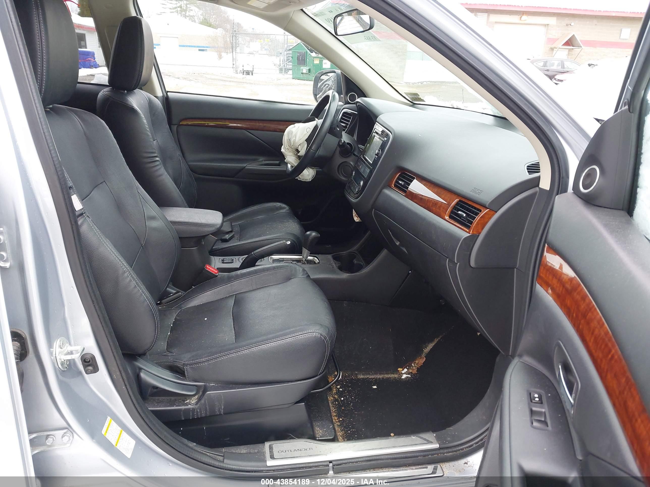 MITSUBISHI OUTLANDER image 5